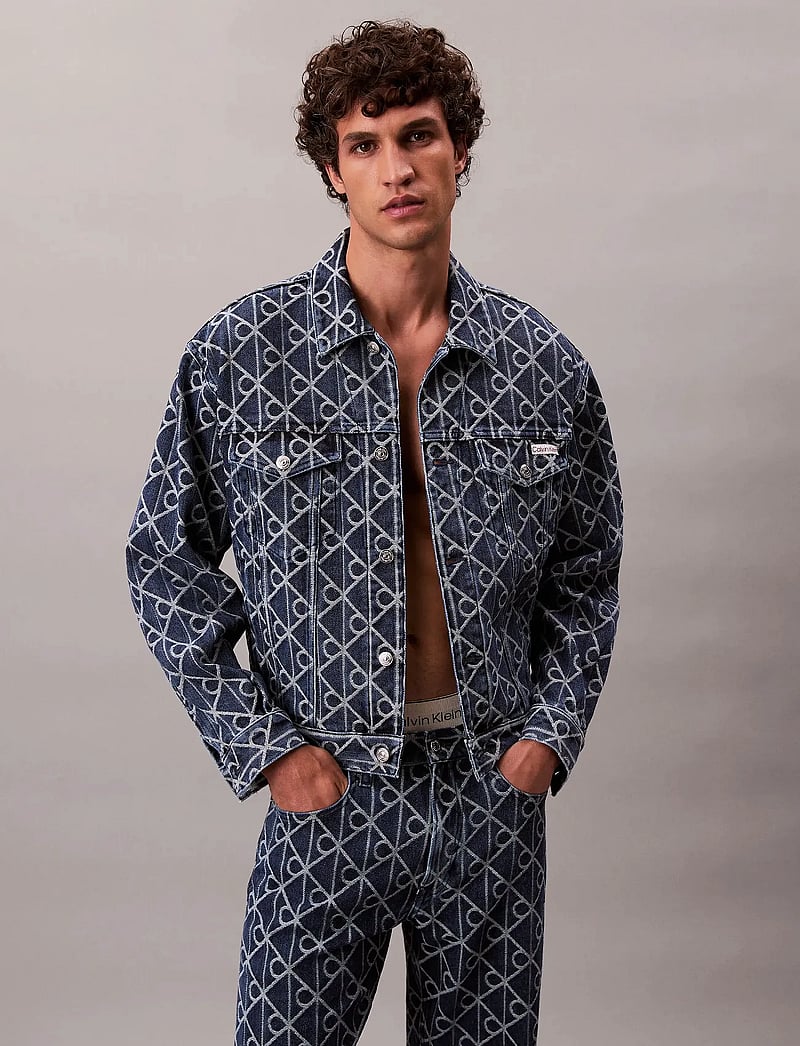 Calvin Klein Jeans - 90S INDIGO EMBLEM JACQUARD TRUCK - voodrita teksajakid - indigo emblem - 2