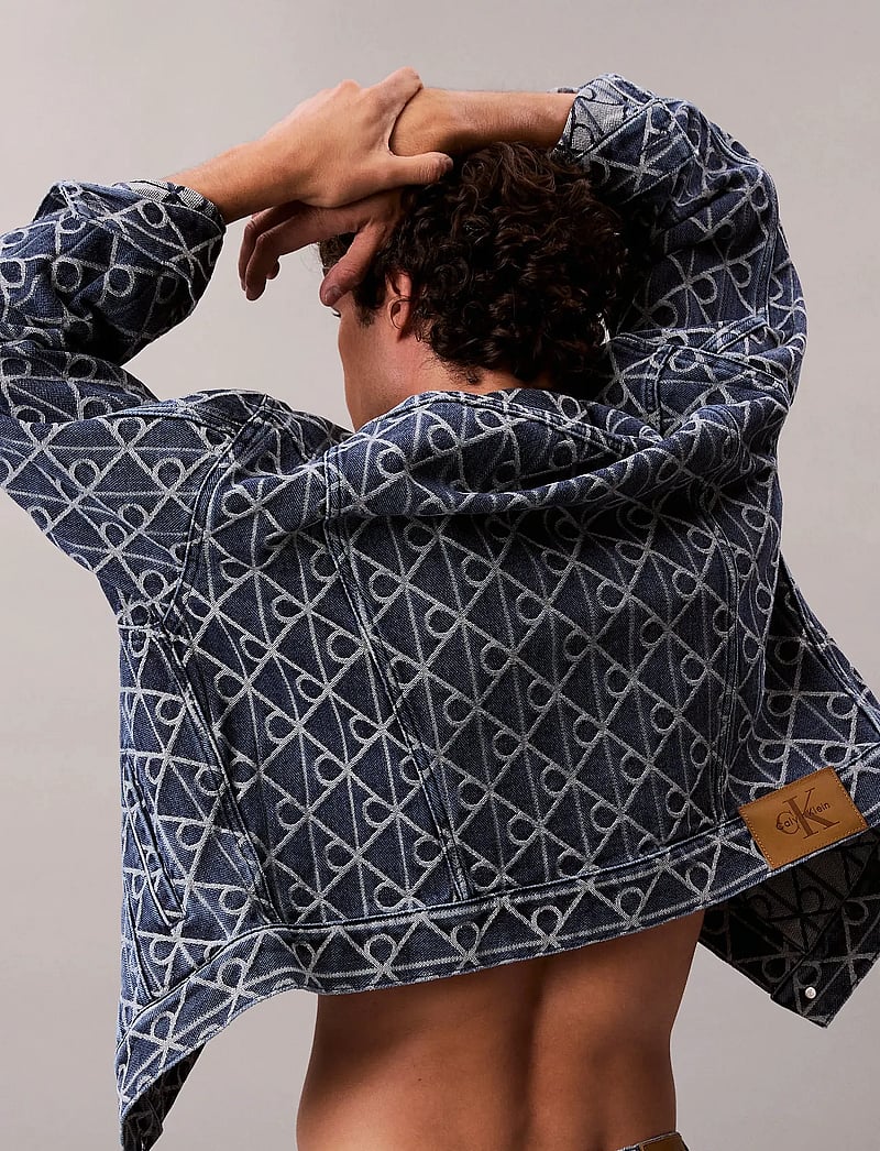 Calvin Klein Jeans - 90S INDIGO EMBLEM JACQUARD TRUCK - voodrita teksajakid - indigo emblem - 5