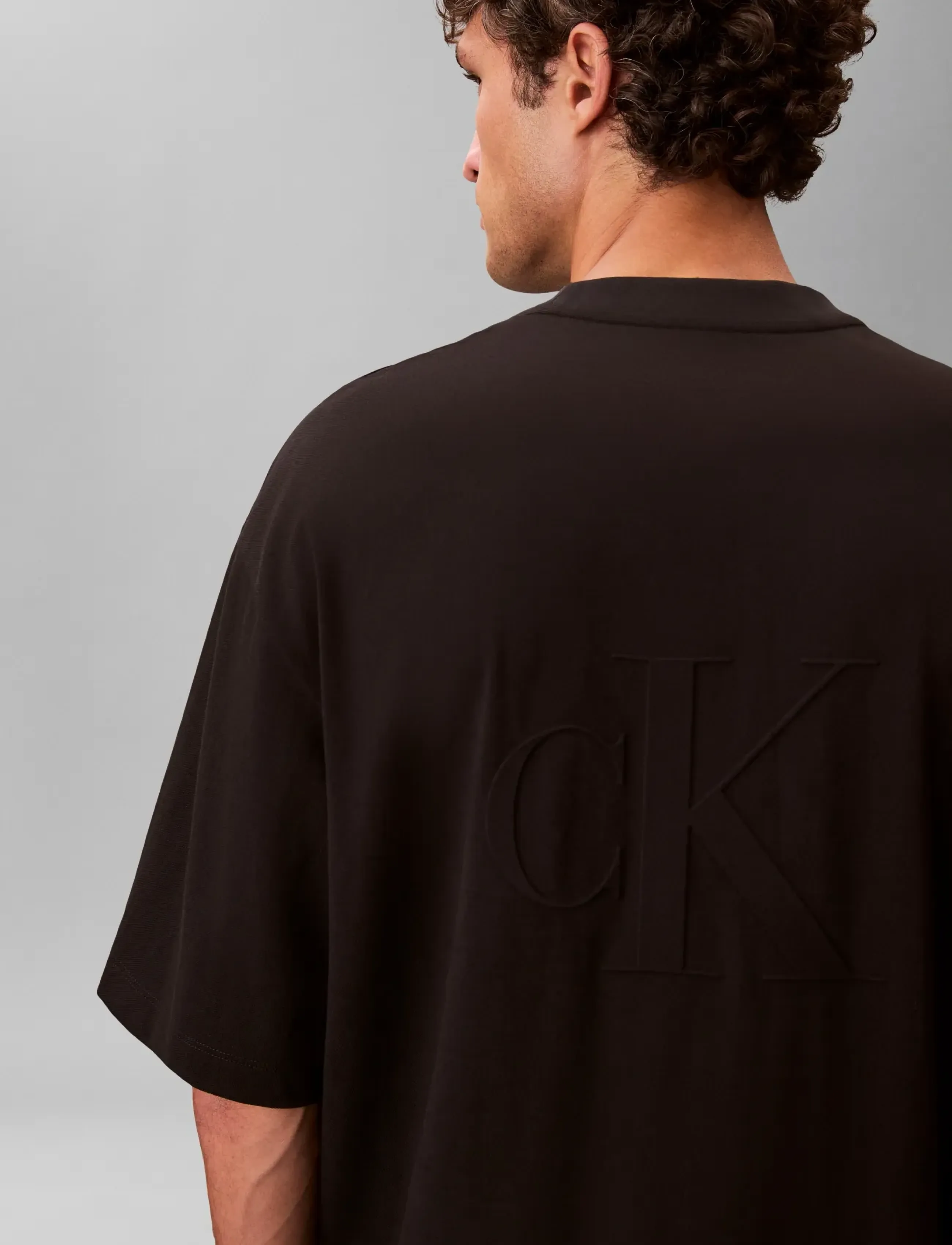 Calvin Klein Jeans - SS RLXD COOLING PIQUE EMBOSSED T - kortærmede t-shirts - black - 4