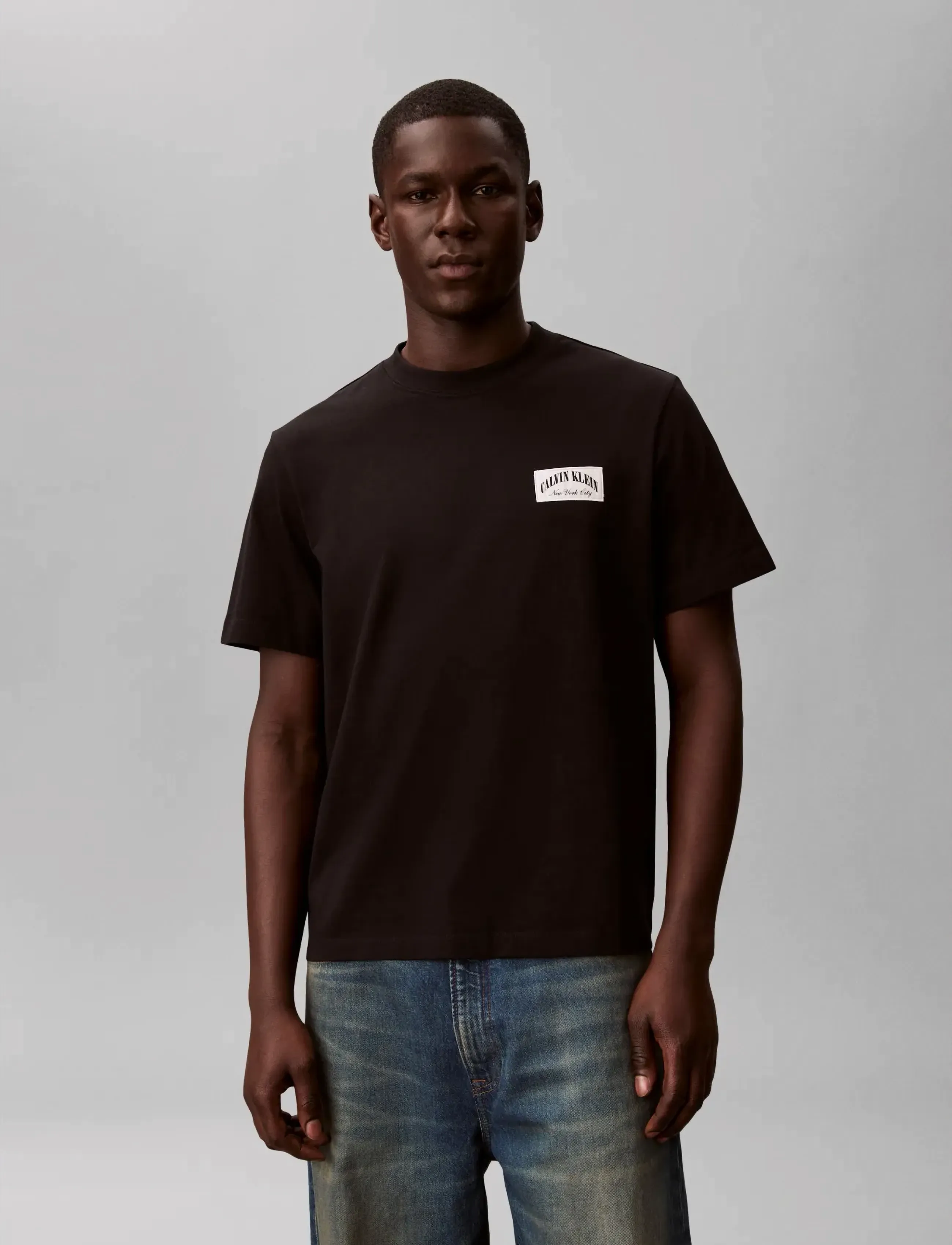 Calvin Klein Jeans - SS 20S EASY COLLEGIATE BADGE TEE - kurzärmelig - black - 2
