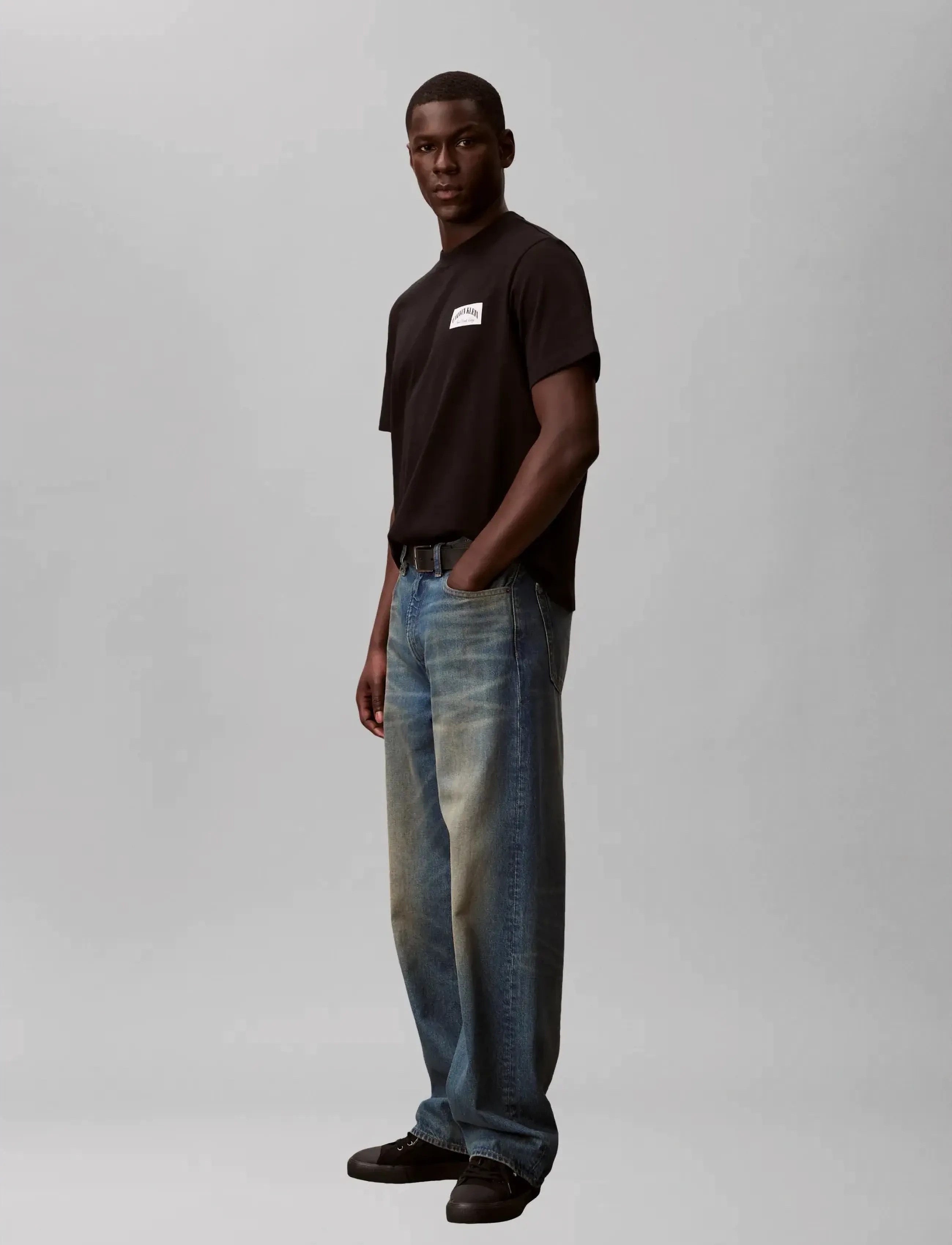Calvin Klein Jeans - SS 20S EASY COLLEGIATE BADGE TEE - kurzärmelig - black - 5