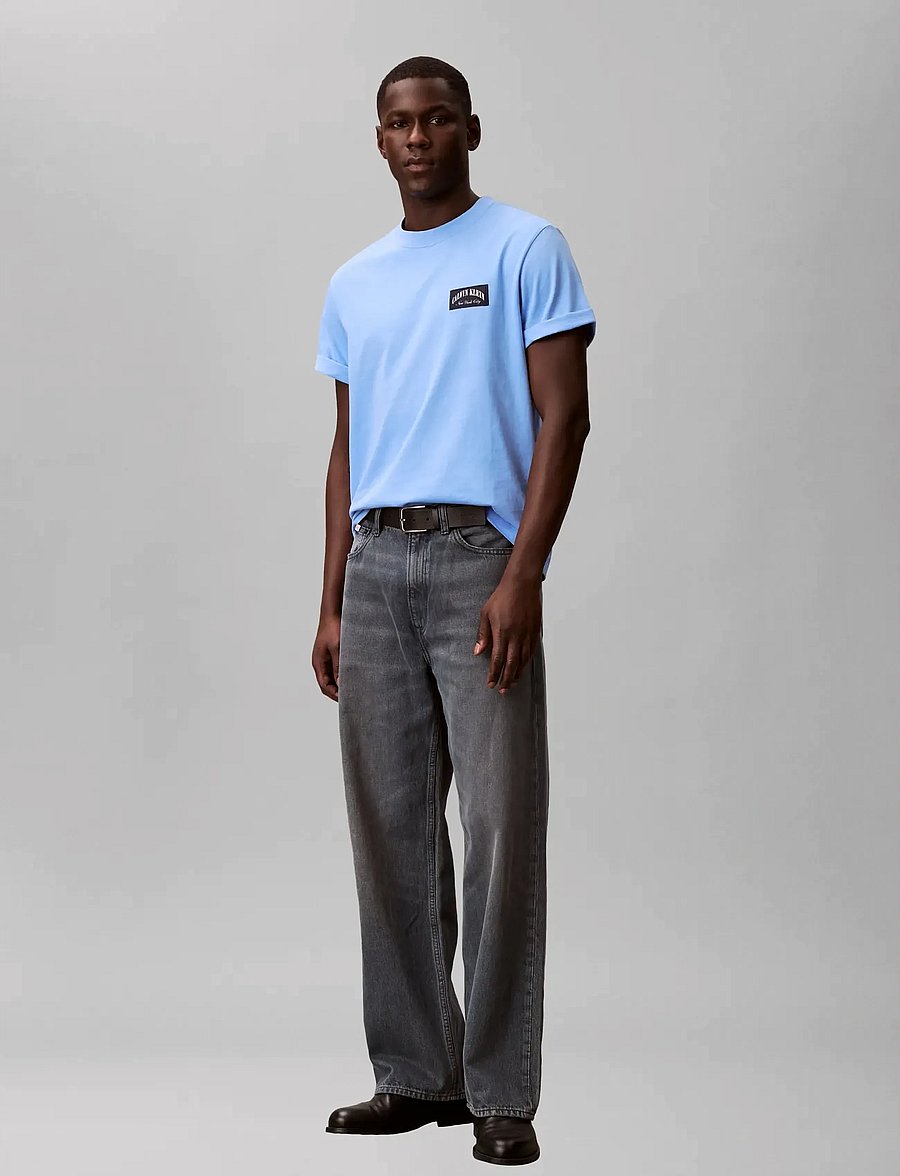 Calvin Klein Jeans - SS 20S EASY COLLEGIATE BADGE TEE - kurzärmelige t-shirts - blue descent - 0