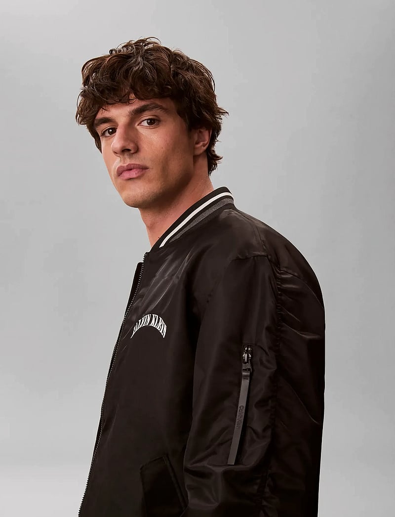 Calvin Klein Jeans - LS UNFILLED NYLON TIPPED GRAPHIC - forårsjakker - black - 4