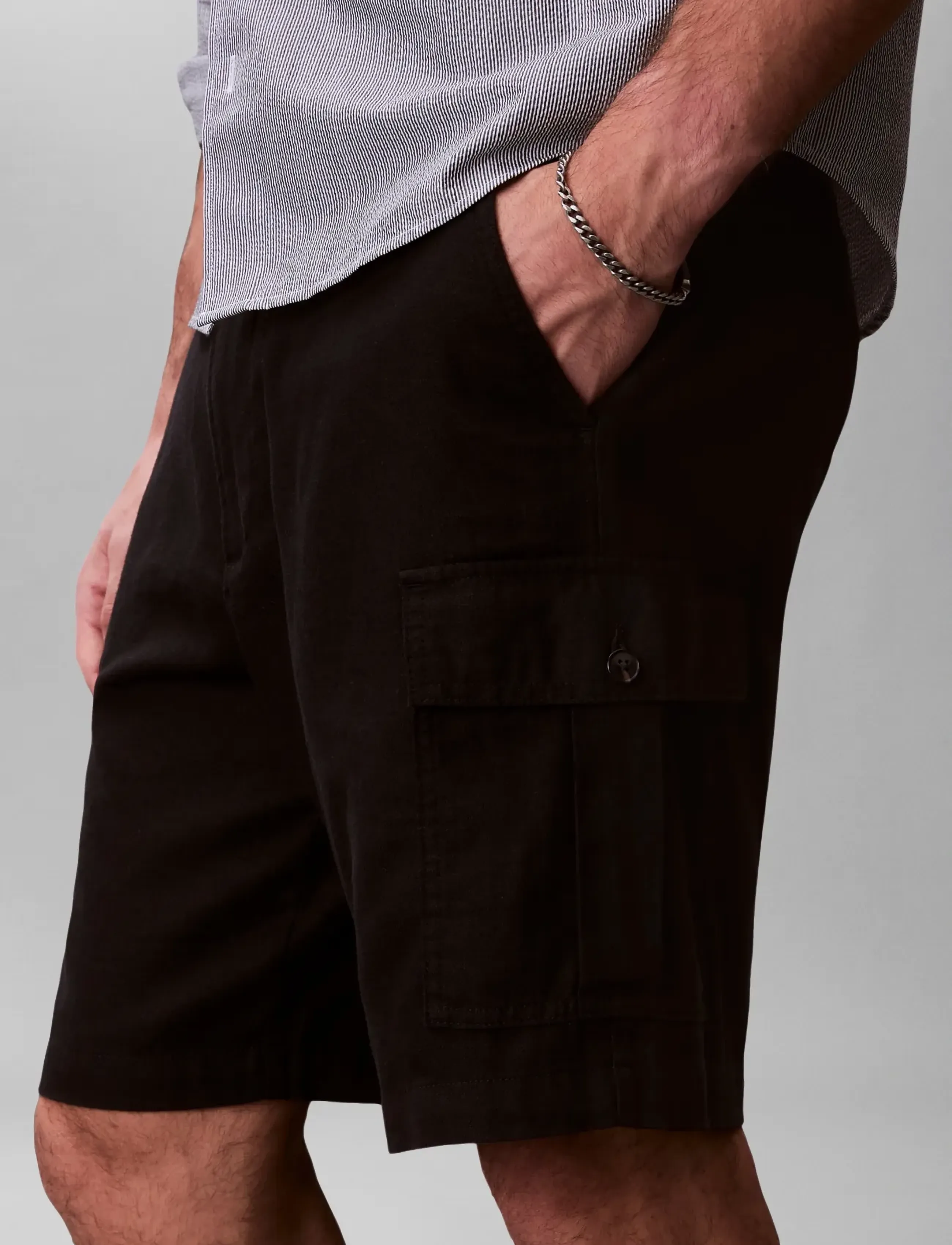 Calvin Klein Jeans - 9 IN LINEN CARGO SHORT - linen shorts - black - 4