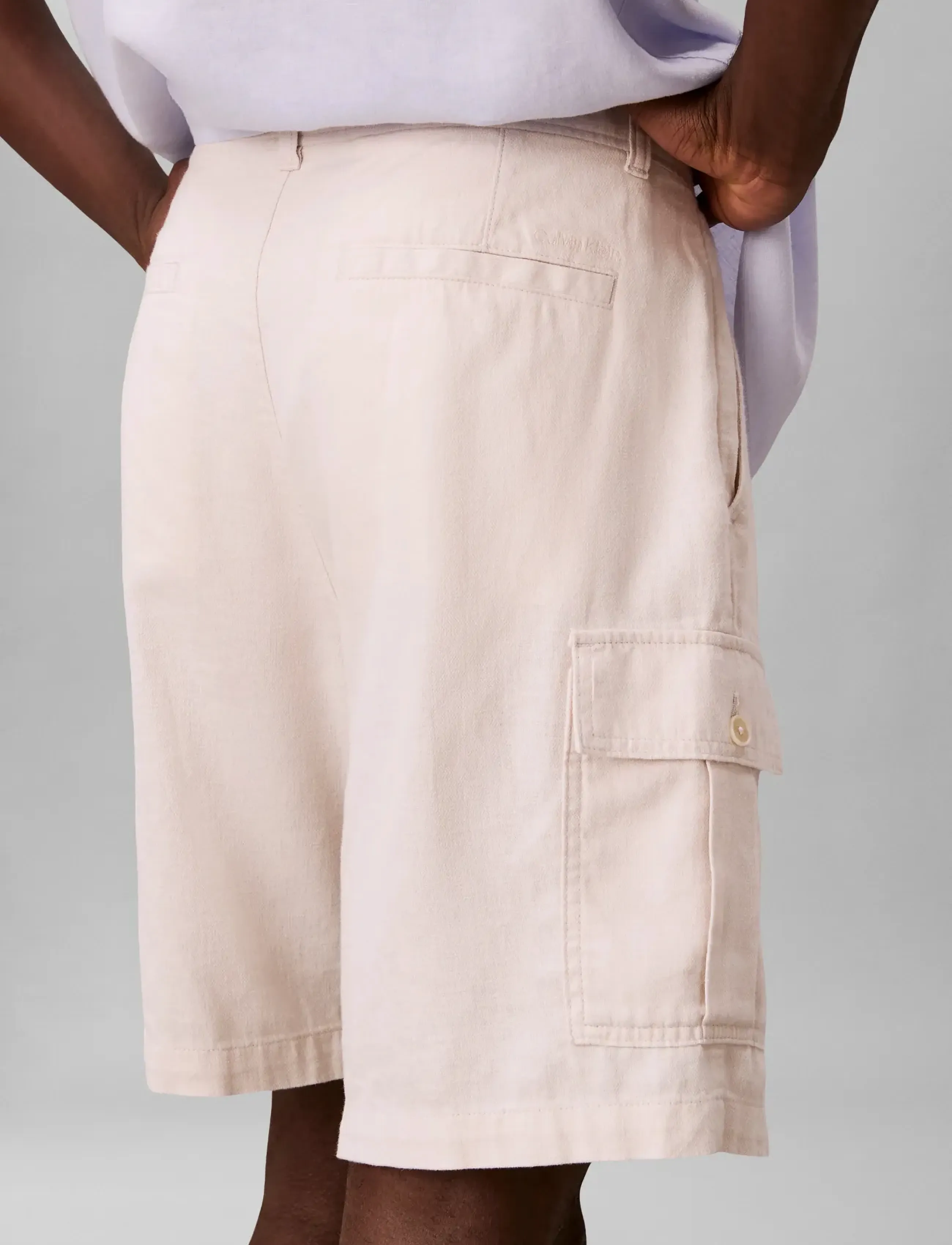 Calvin Klein Jeans - 9 IN LINEN CARGO SHORT - cargo shorts - white sand - 4