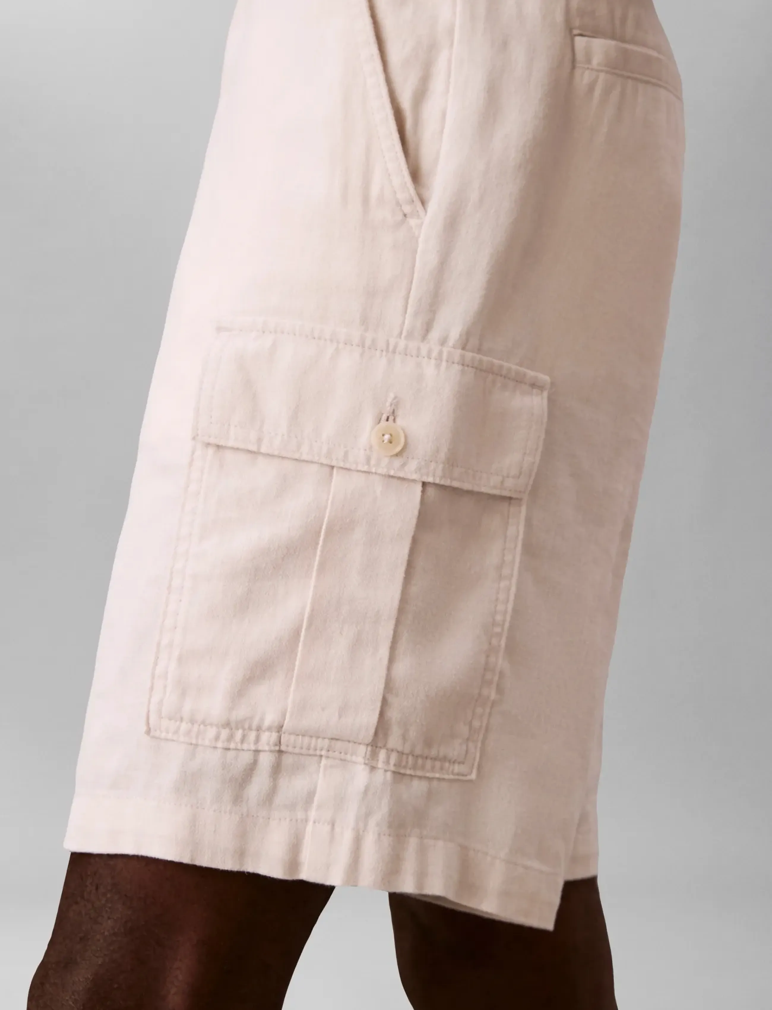 Calvin Klein Jeans - 9 IN LINEN CARGO SHORT - cargo shorts - white sand - 5