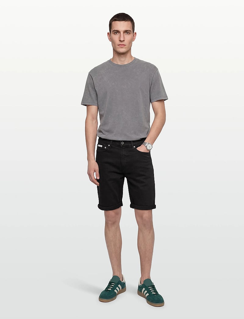 Calvin Klein Jeans - SLIM CK ESSENTIAL BLACK SHORT - jorts - ck essential black - 0