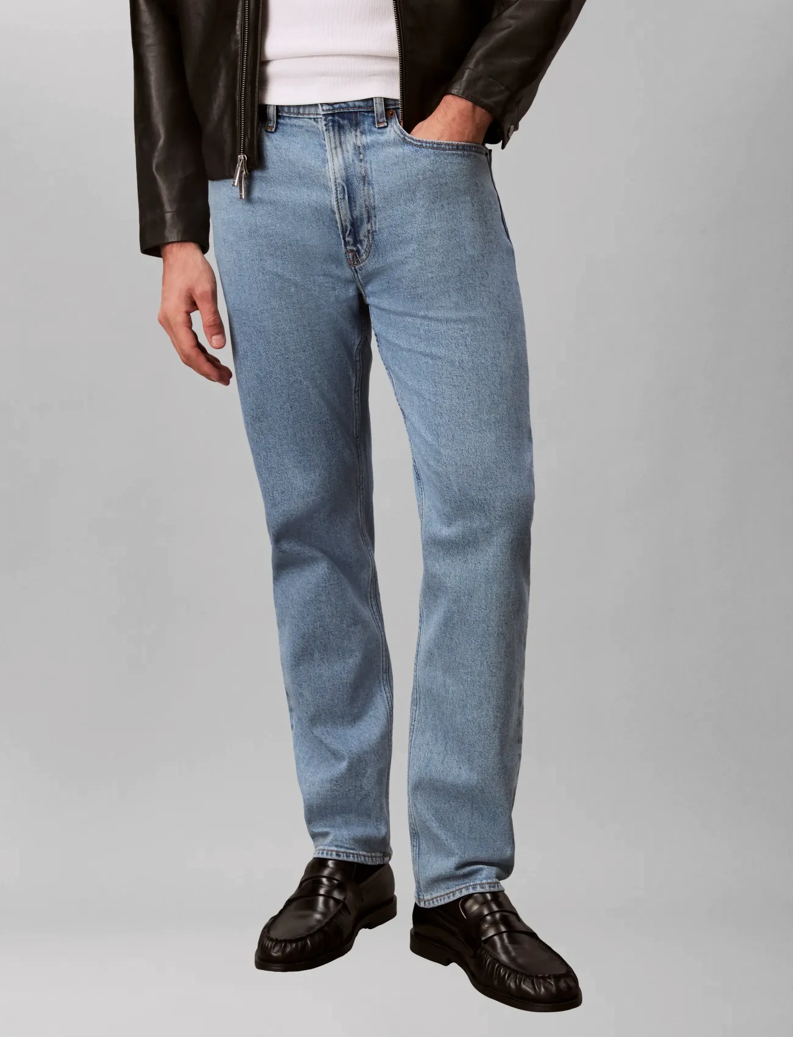 Calvin Klein Jeans Standard Straight Adam Lt Stone straight leg jeans herr – bild 3