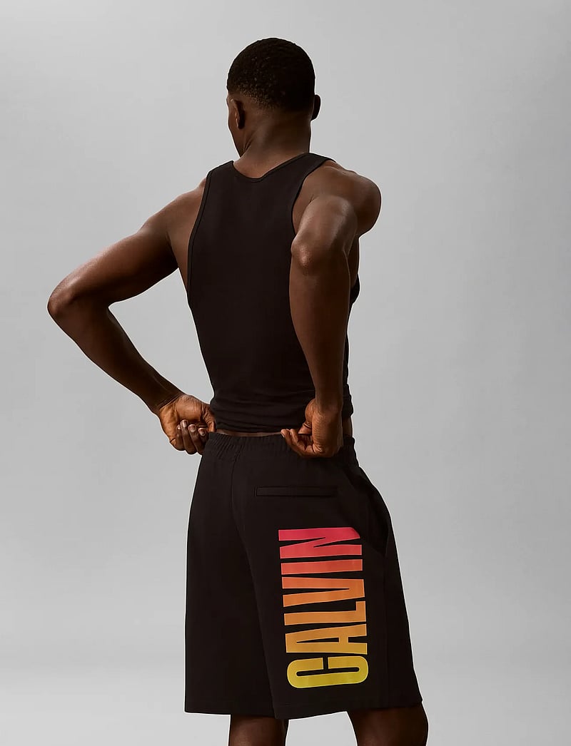 Calvin Klein Jeans - 350TERRY CALVIN PRIDE SHORT - sweatshorts - black - 2