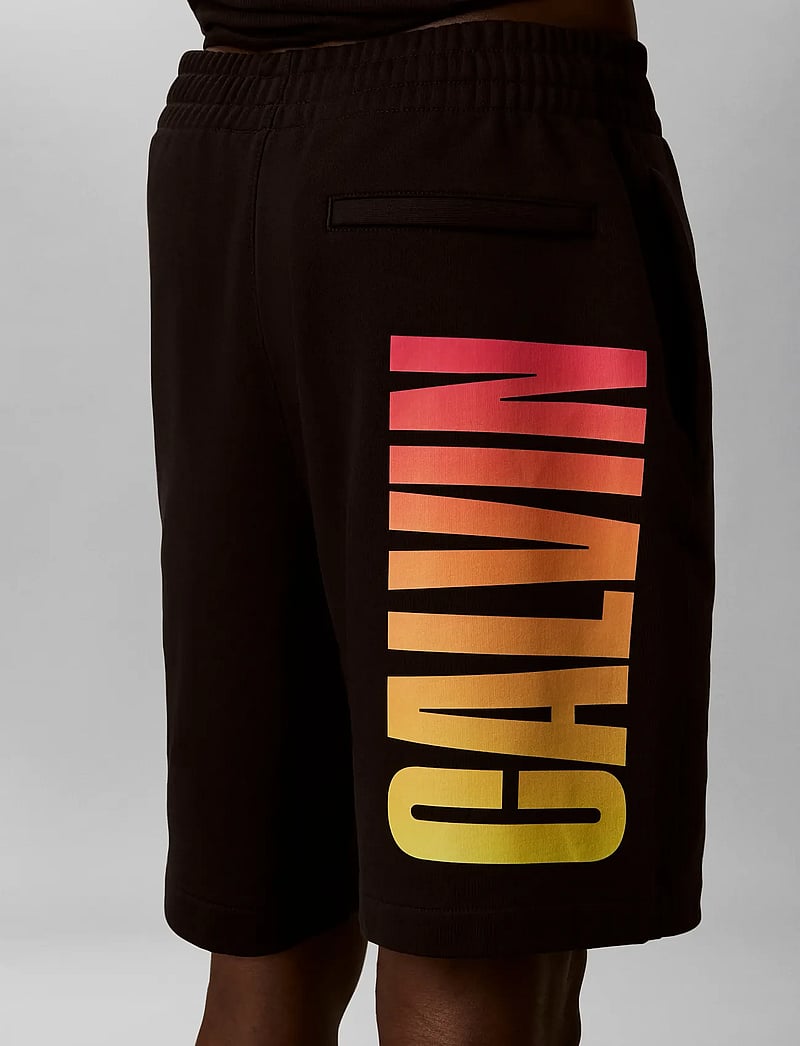Calvin Klein Jeans - 350TERRY CALVIN PRIDE SHORT - sweatshorts - black - 4