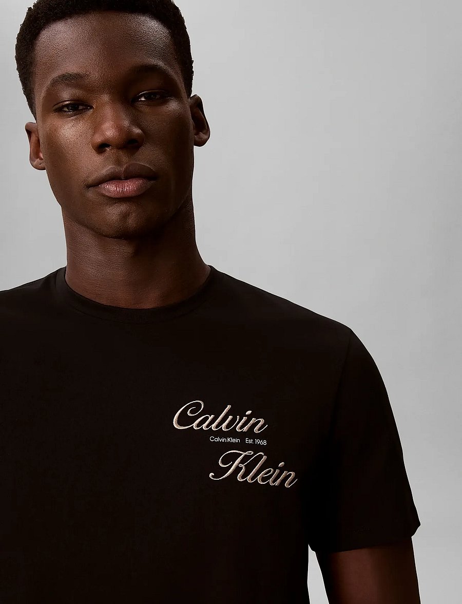 Calvin Klein Jeans - SS 30s EU CALVIN KLEIN RESRT GRA - kurzärmelige t-shirts - black - 3