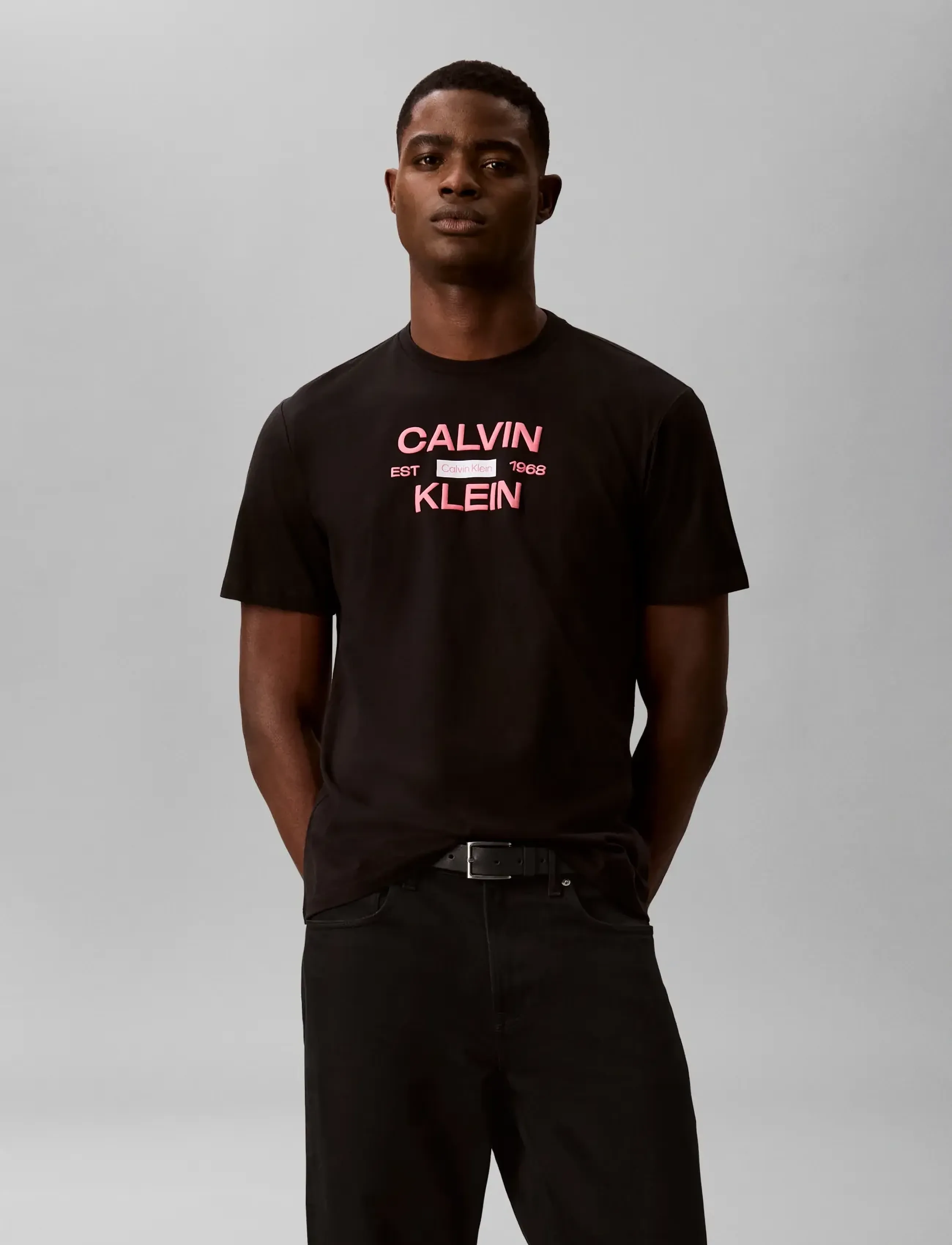 T-shirt 'Logo Graphic' rosa / svart 2
