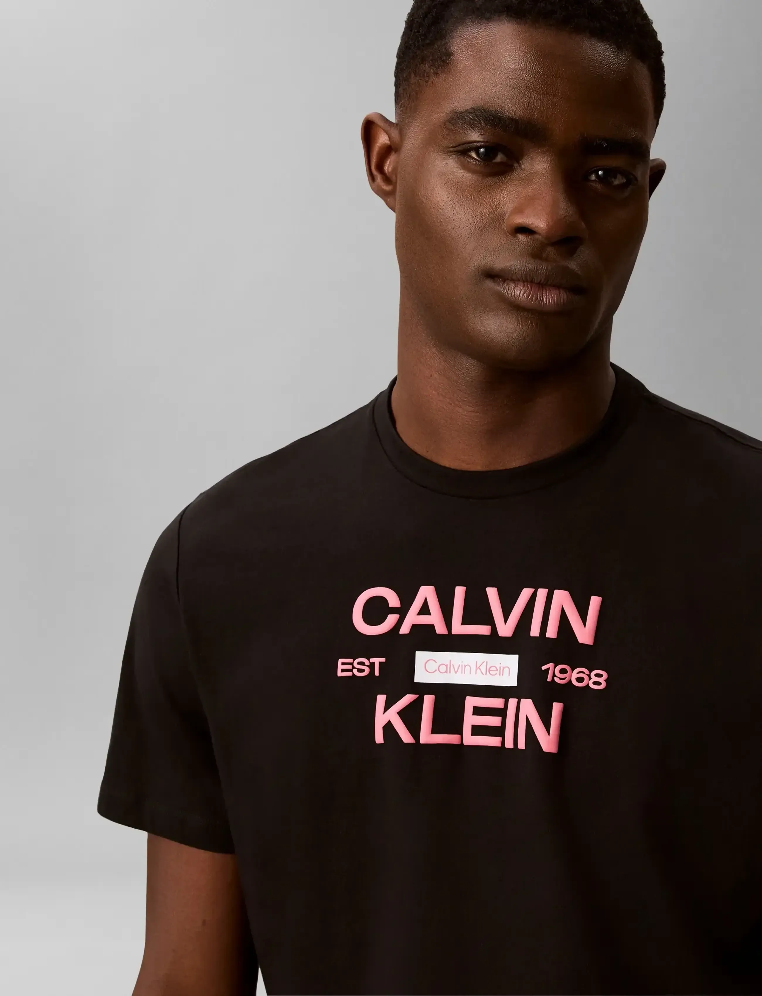 T-shirt 'Logo Graphic' rosa / svart 4