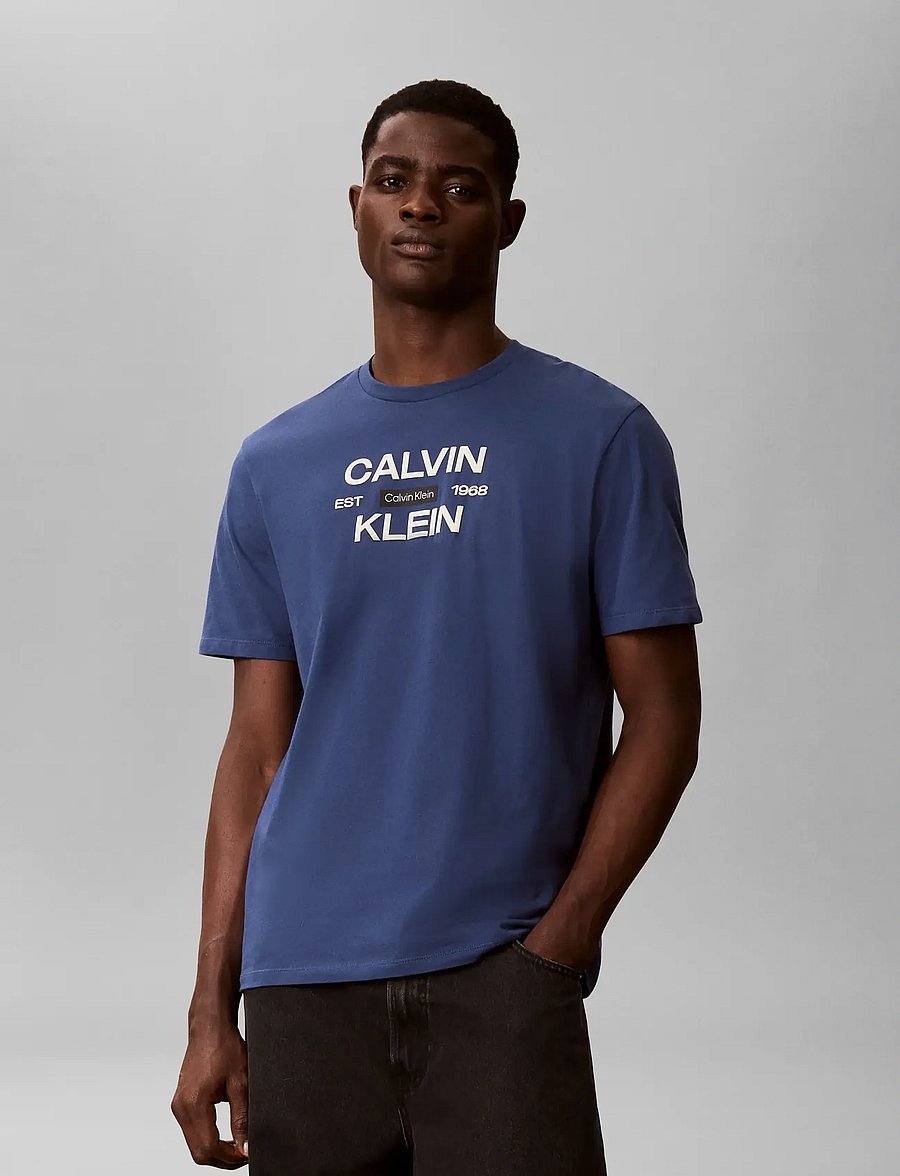 Calvin Klein Jeans - SS 30s EU CALVINKLEIN STACK GRAP - kurzärmelige t-shirts - dark denim - 0