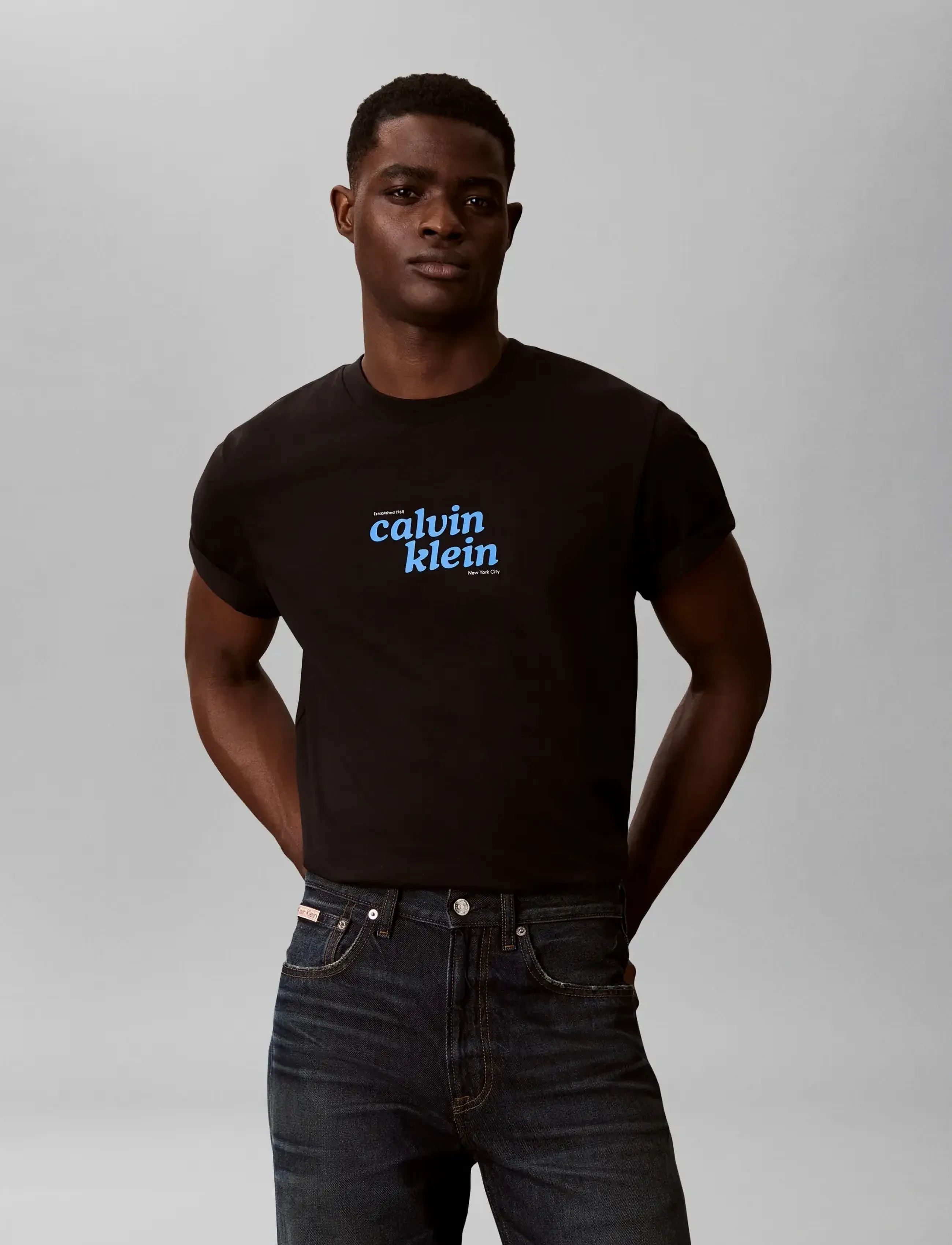 Calvin Klein Jeans Ss 20S Calvinklein Trvl Font Gra, XL, T-shirts, Schwarz - Short-sleeved, Männerswear
