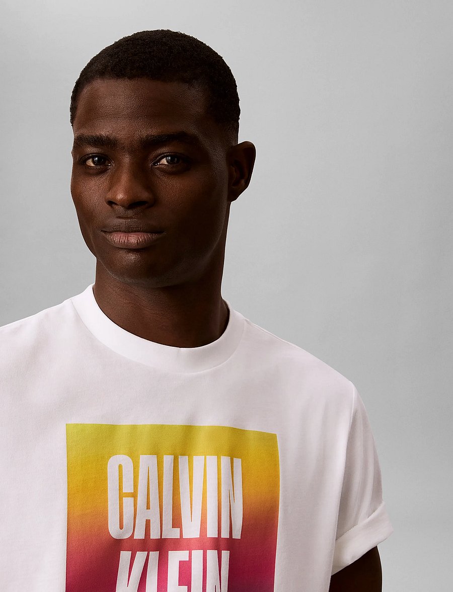 Calvin Klein Jeans - SS 20s CALVIN KLEIN PRIDE26 GRAP - lühikeste varrukatega t-särgid - brilliant white - 4