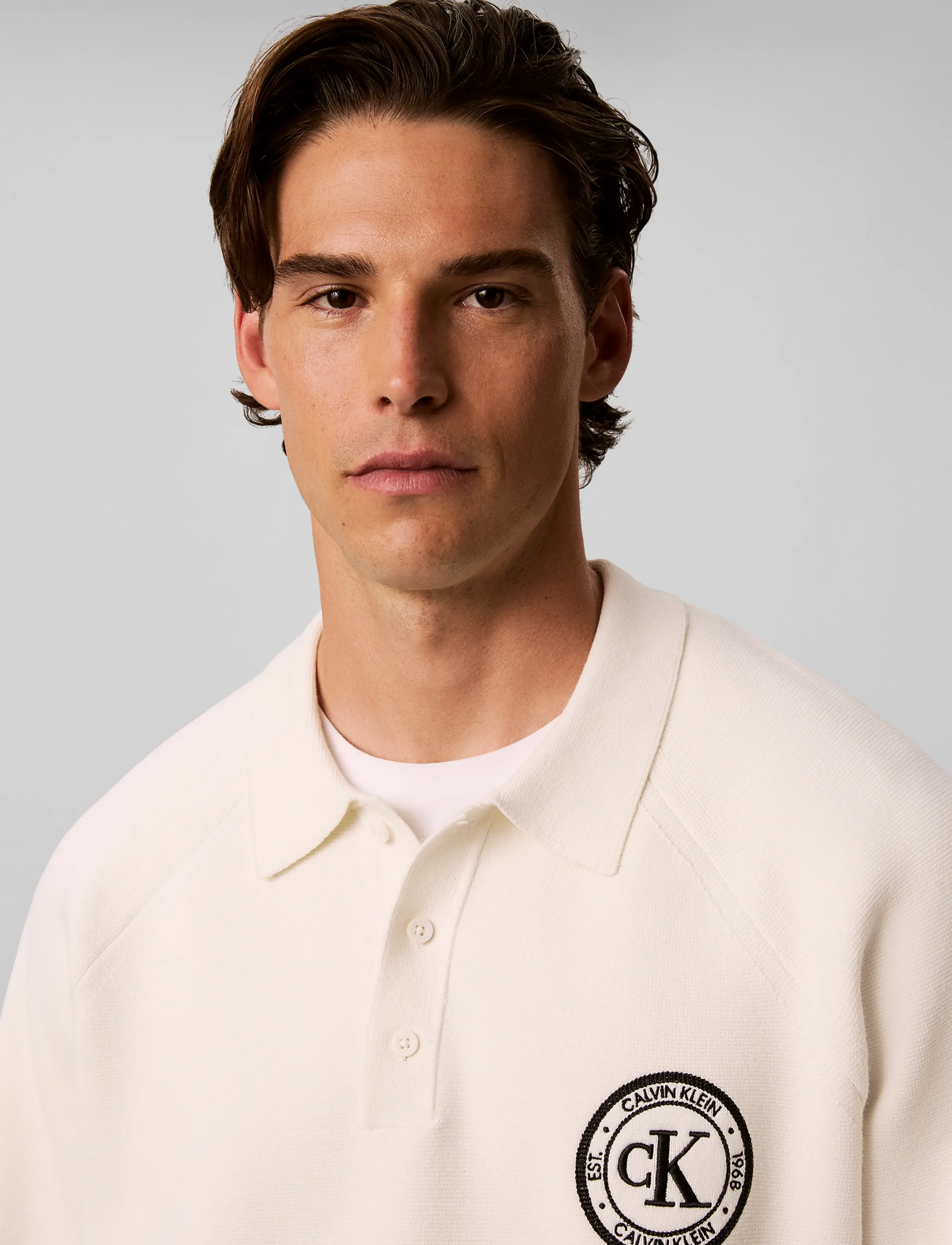 Calvin Klein Jeans - LS EZ VARSITY LOGO POLO 12GG - långärmade stickade pikétröjor - tofu - 4