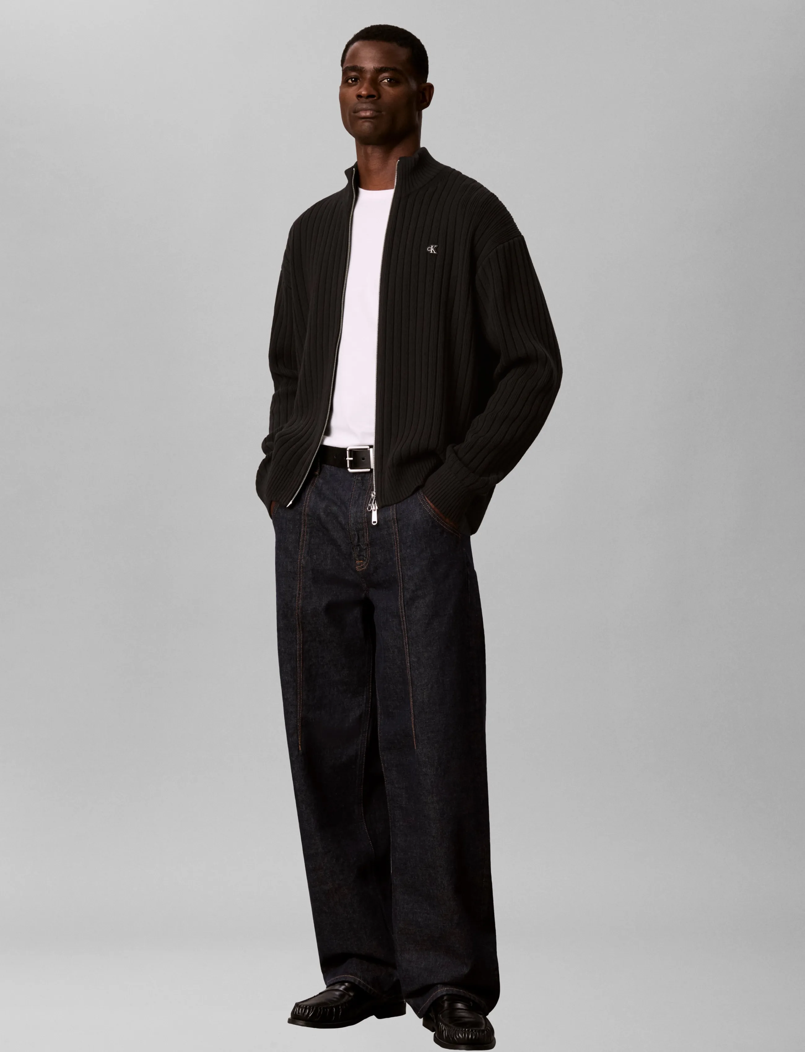 Calvin Klein Jeans LS VERTICAL TEXTURE CTTN FZ SWTR - Calvin Klein Jeans - BLACK / black