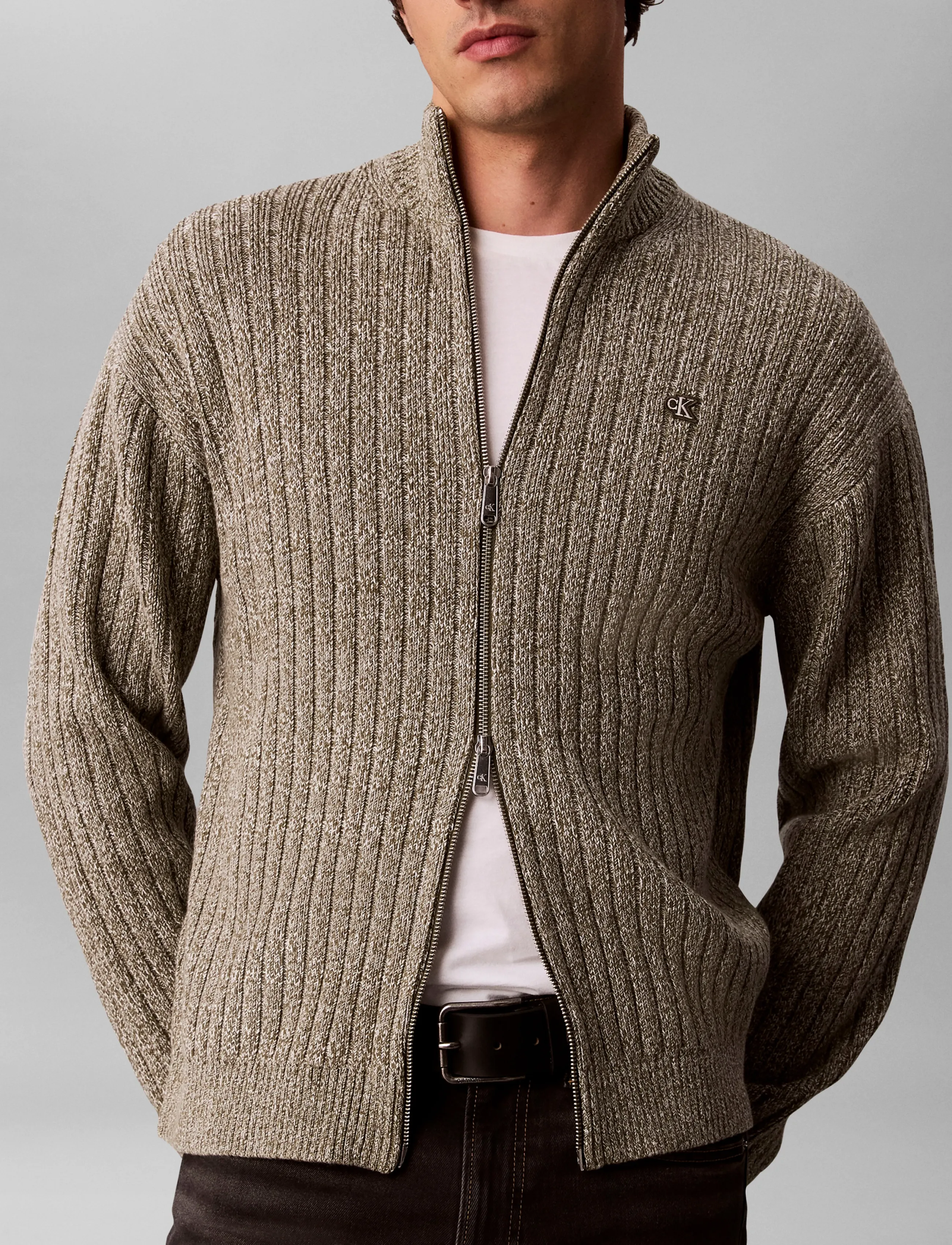 Calvin Klein Jeans - LS VERTICAL TEXTURE CTTN FZ SWTR - pullover mit durchgehendem reißverschluss - olive night mouline - 5