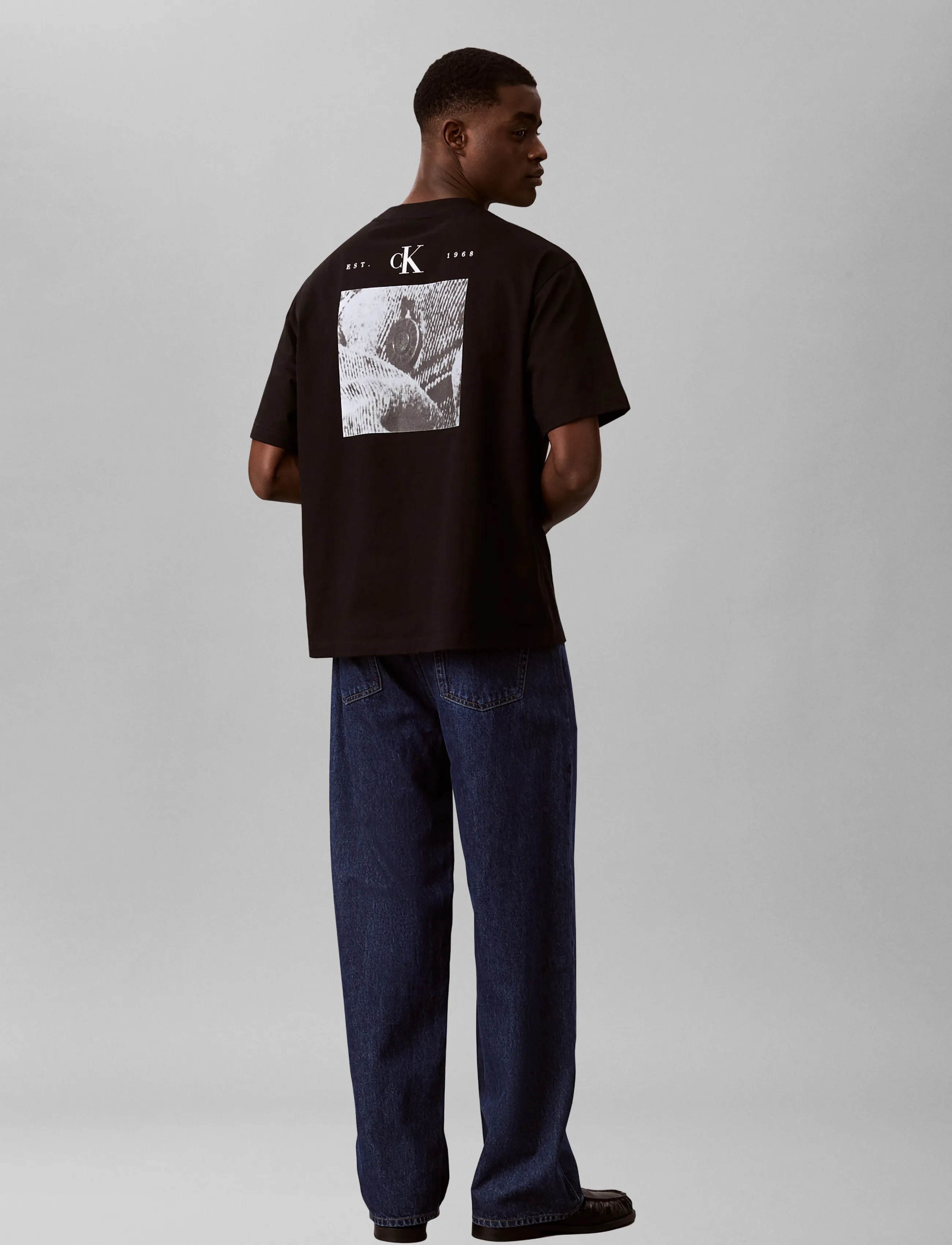 Calvin Klein Jeans - SS RXLD 16S JEANS IMAGE BACK GRA - kurzärmelige t-shirts - black - 2