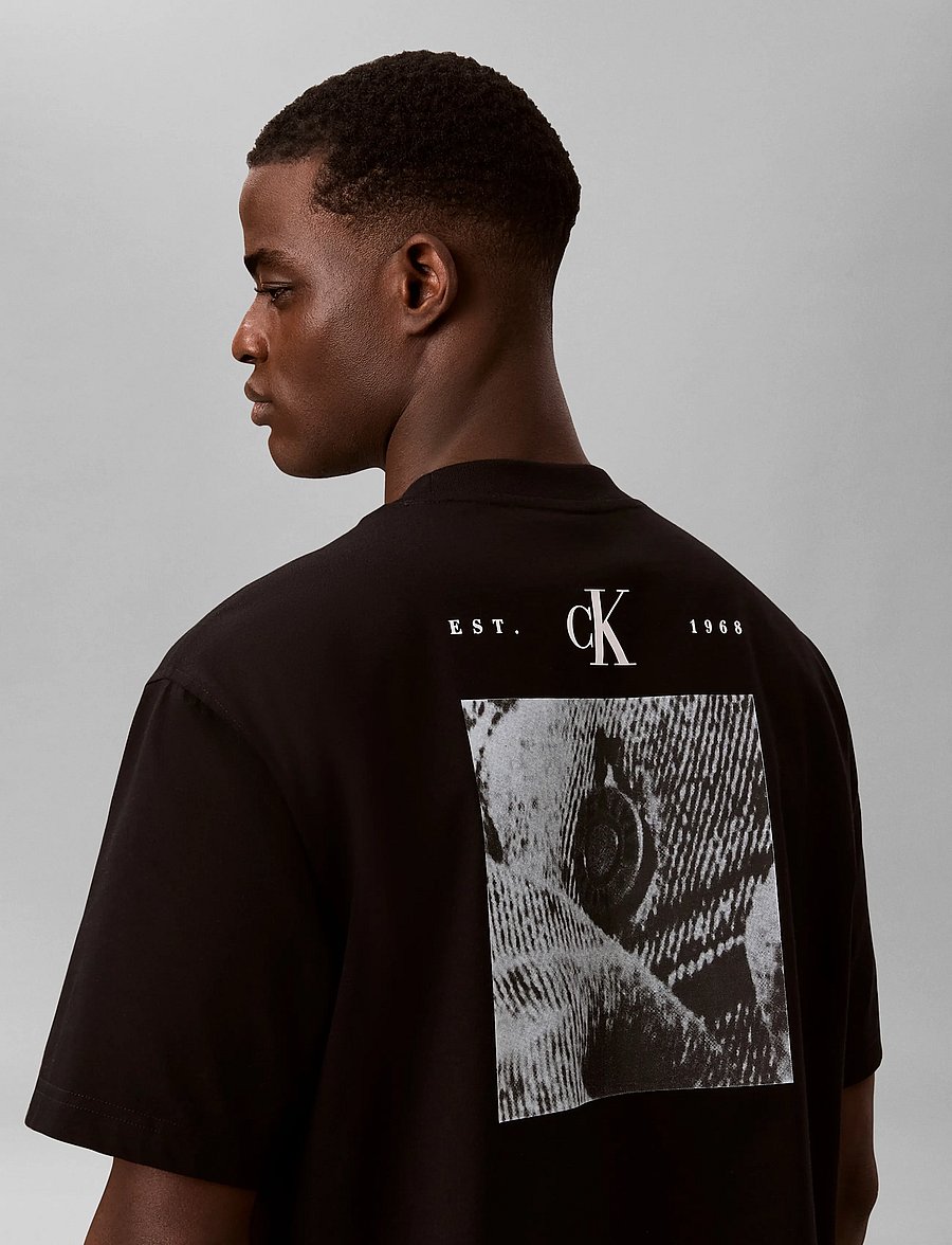 Calvin Klein Jeans - SS RXLD 16S JEANS IMAGE BACK GRA - kurzärmelige t-shirts - black - 5