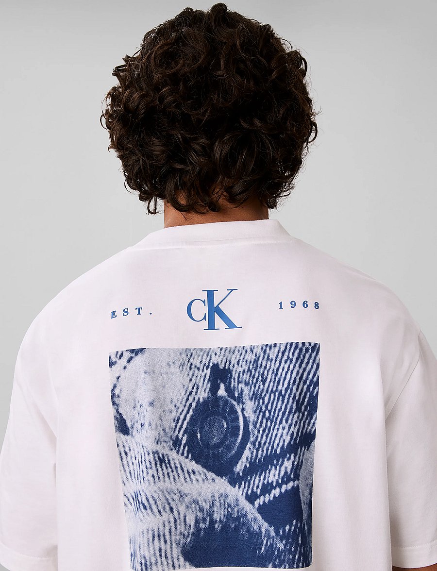 Calvin Klein Jeans - SS RXLD 16S JEANS IMAGE BACK GRA - kurzärmelige t-shirts - bright white - 5