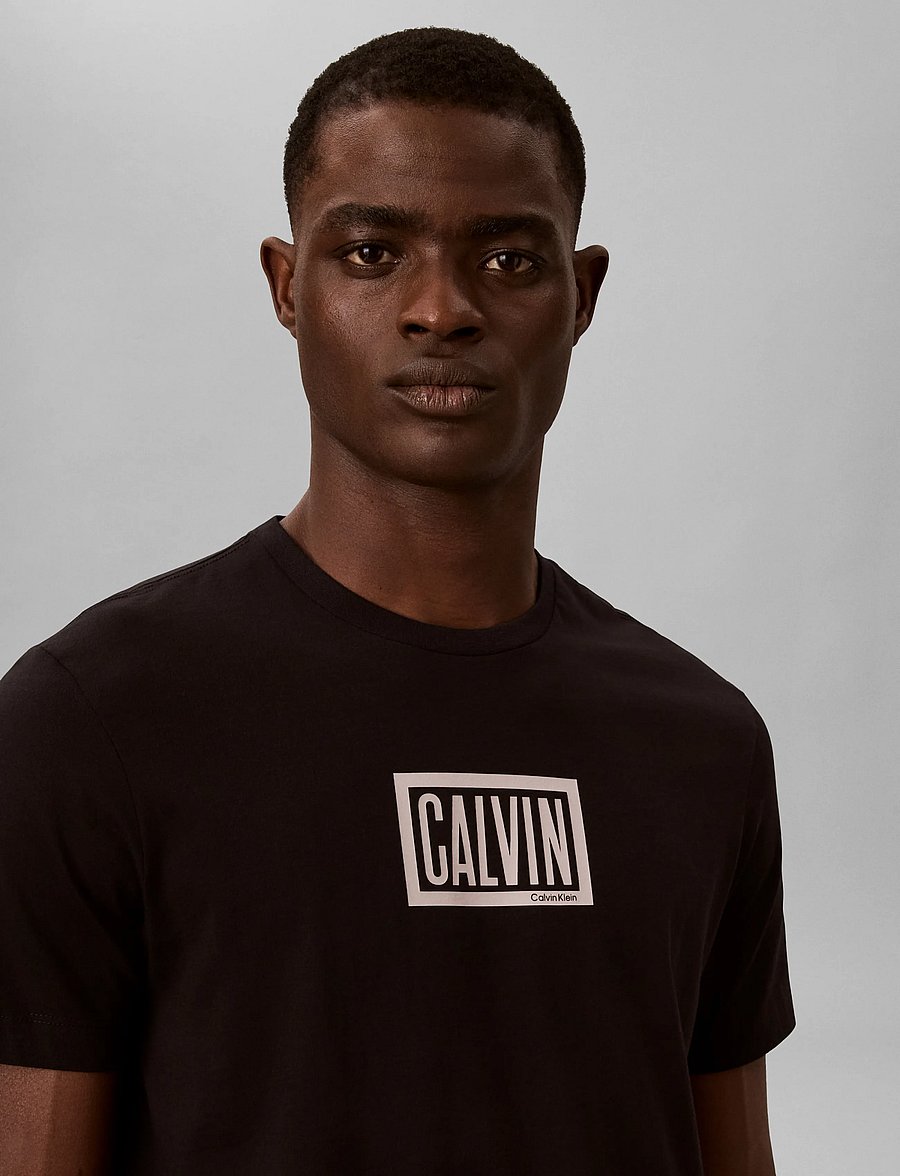 Calvin Klein Jeans - SS 30S EU BOXED CALVIN GRAPHIC T - lühikeste varrukatega t-särgid - black - 4