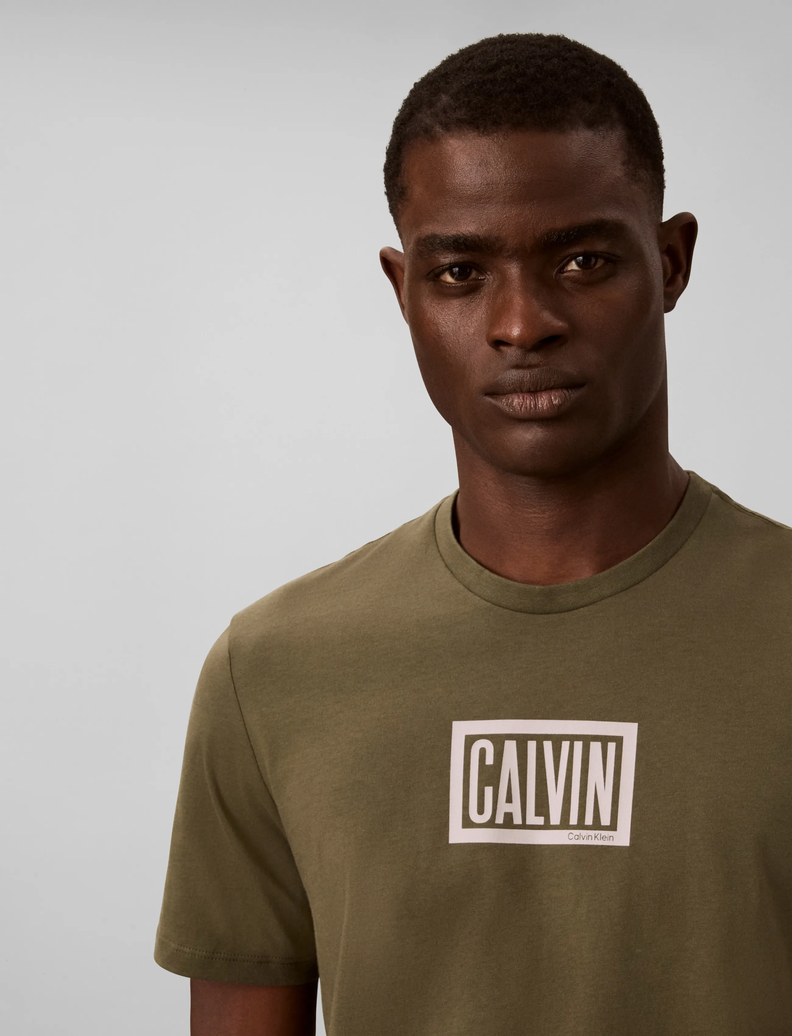 Calvin Klein Jeans - SS 30S EU BOXED CALVIN GRAPHIC T - kortärmade t-shirts - olive night - 4