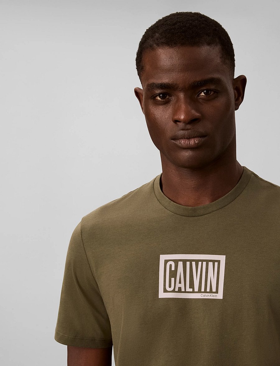 Calvin Klein Jeans - SS 30S EU BOXED CALVIN GRAPHIC T - short-sleeved t-shirts - olive night - 4