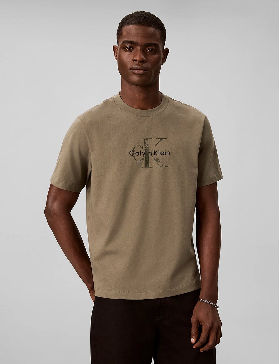 Calvin Klein Jeans - SS 20s EZ Distressd Mnlgo Graphi - kurzärmelige t-shirts - dusty olive - 3