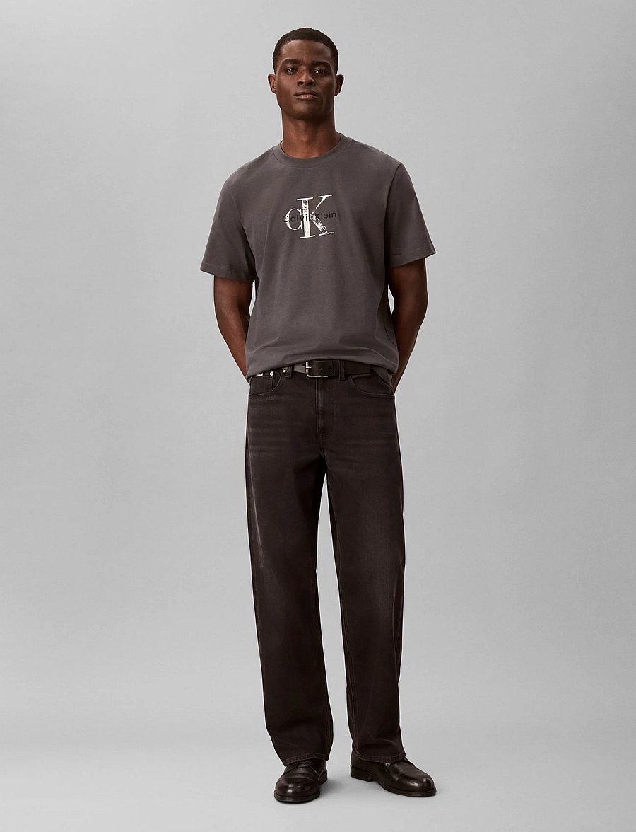 Calvin Klein Jeans - SS 20s EZ Distressd Mnlgo Graphi - kurzärmelige t-shirts - volcanic ash - 0