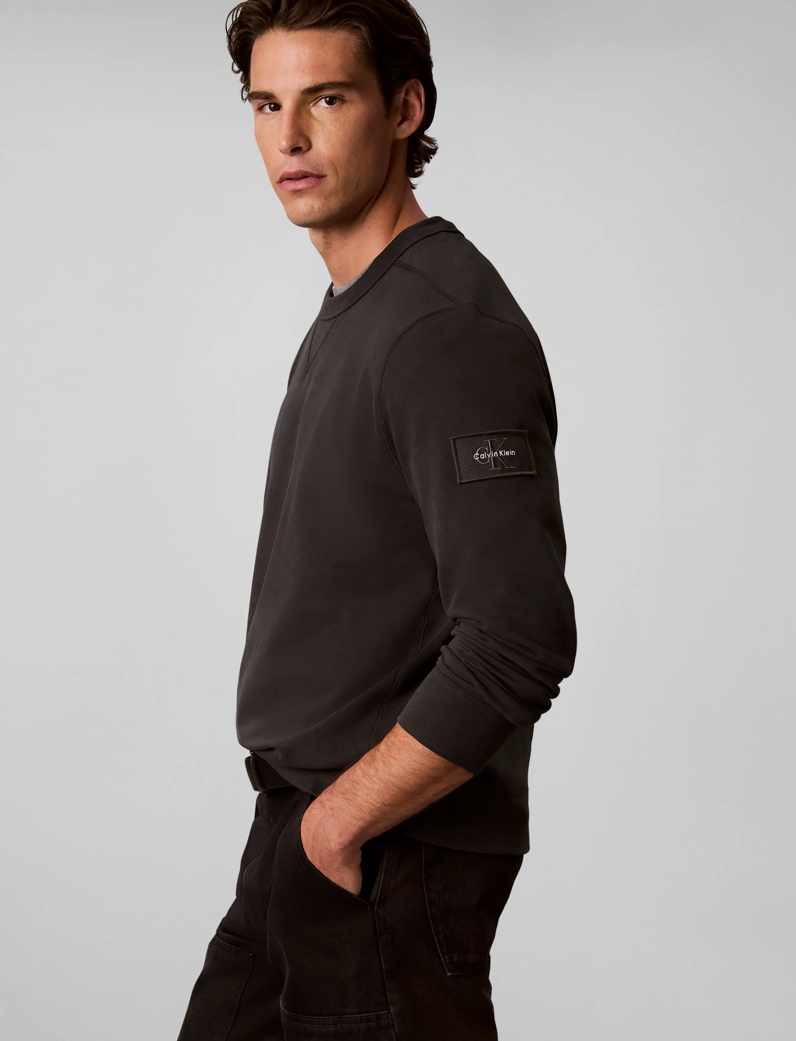 Calvin Klein Jeans - LS 350TERRY BADGE CN SWTSHRT - shoppa efter stil - pirate black - 5