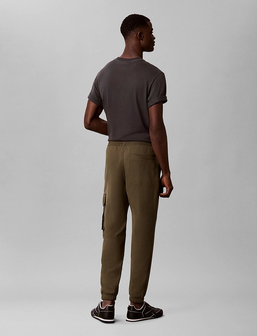 Calvin Klein Jeans - EU 350TERRY BADGE JOGGER - shop efter stil - olive night - 1