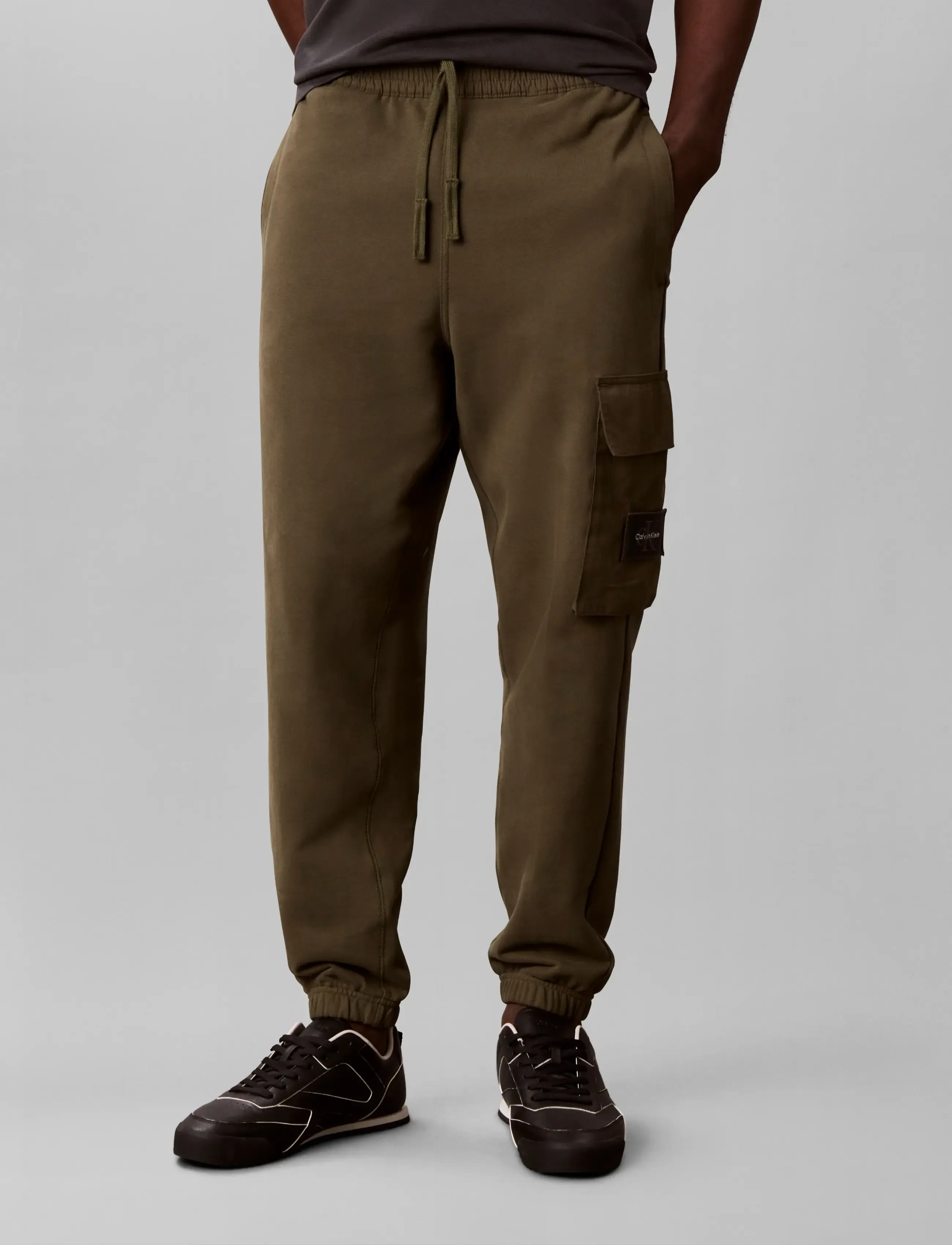 Calvin Klein Jeans - EU 350TERRY BADGE JOGGER - shop efter stil - olive night - 2