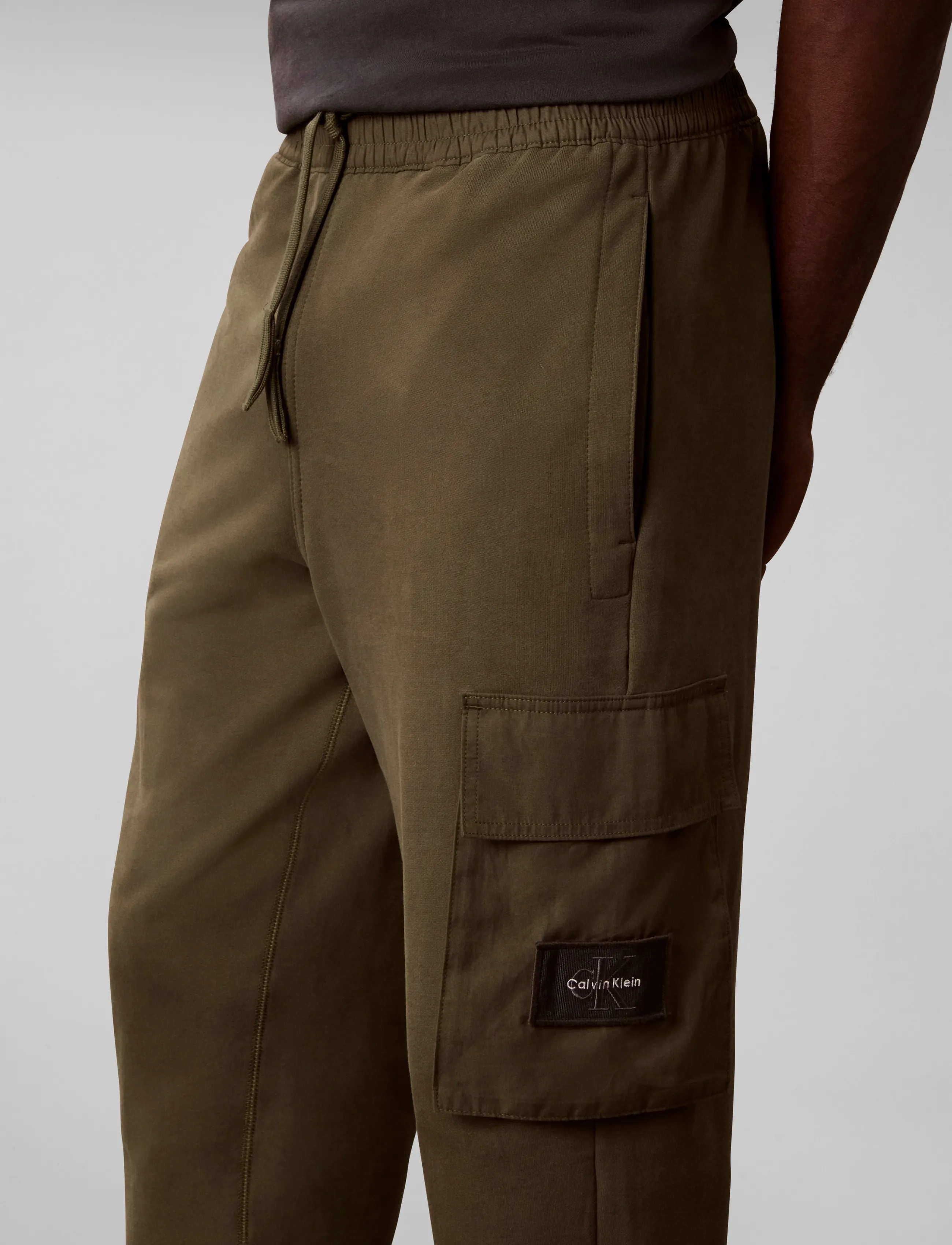 Calvin Klein Jeans - EU 350TERRY BADGE JOGGER - shop efter stil - olive night - 3
