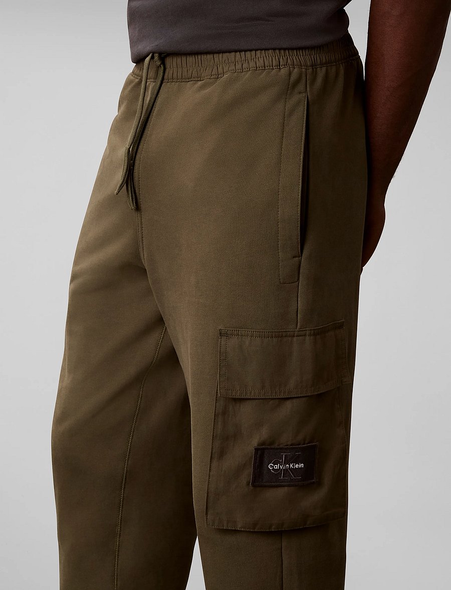Calvin Klein Jeans - EU 350TERRY BADGE JOGGER - shop efter stil - olive night - 3