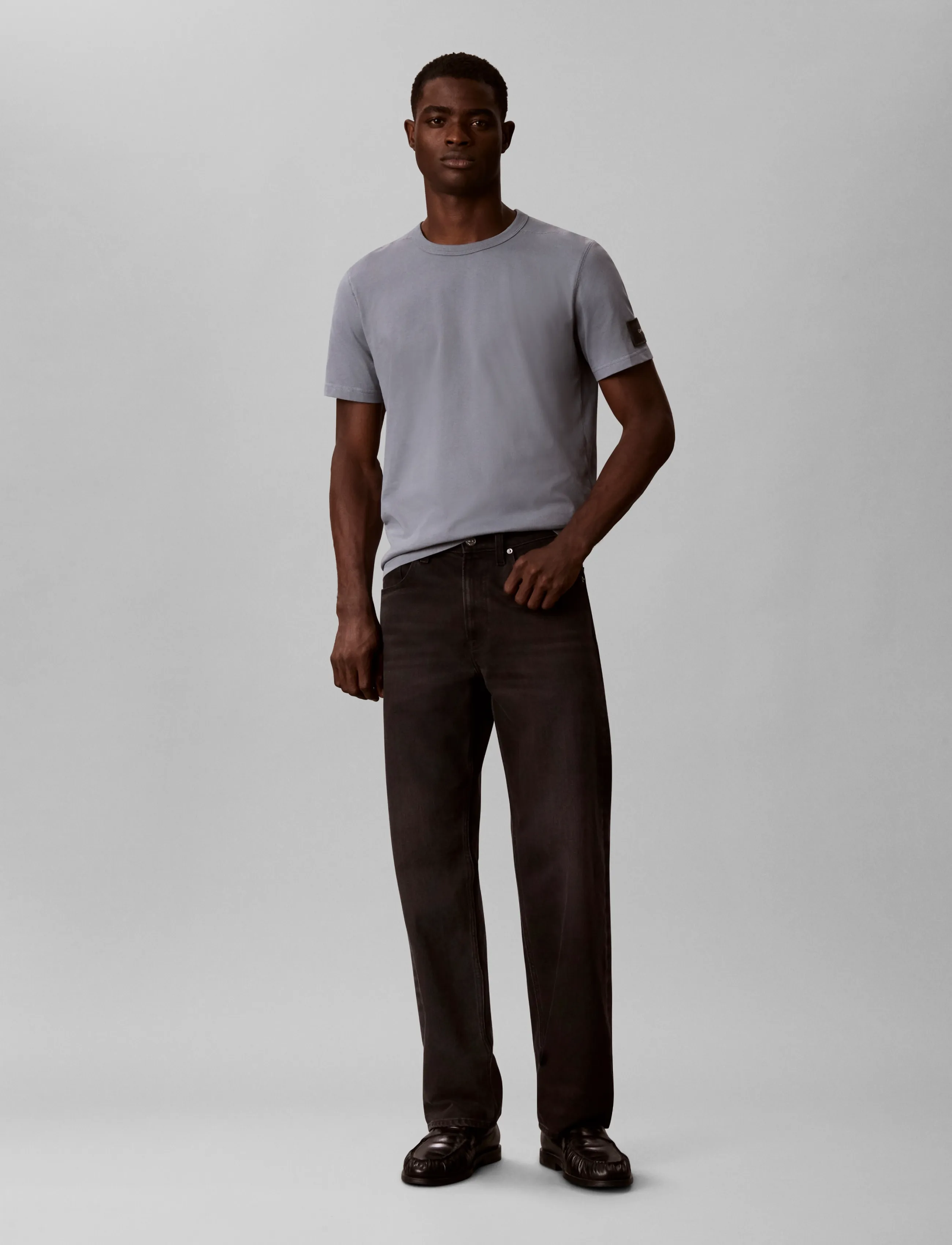Calvin Klein Jeans SS CLSC SUEDED JERSEY BADGE TEE - T-Shirts - STEEL GRAY / grey