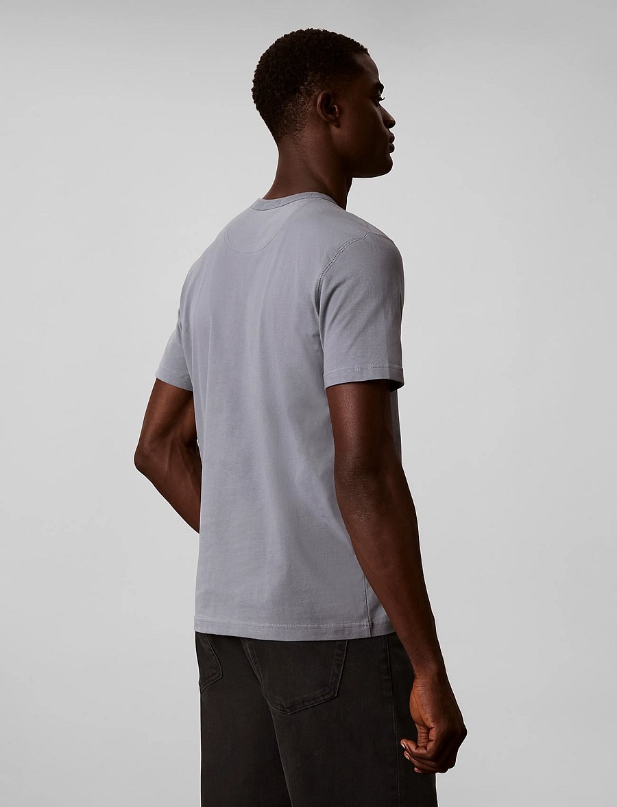 Calvin Klein Jeans - SS CLSC SUEDED JERSEY BADGE TEE - kurzärmelige t-shirts - steel gray - 2