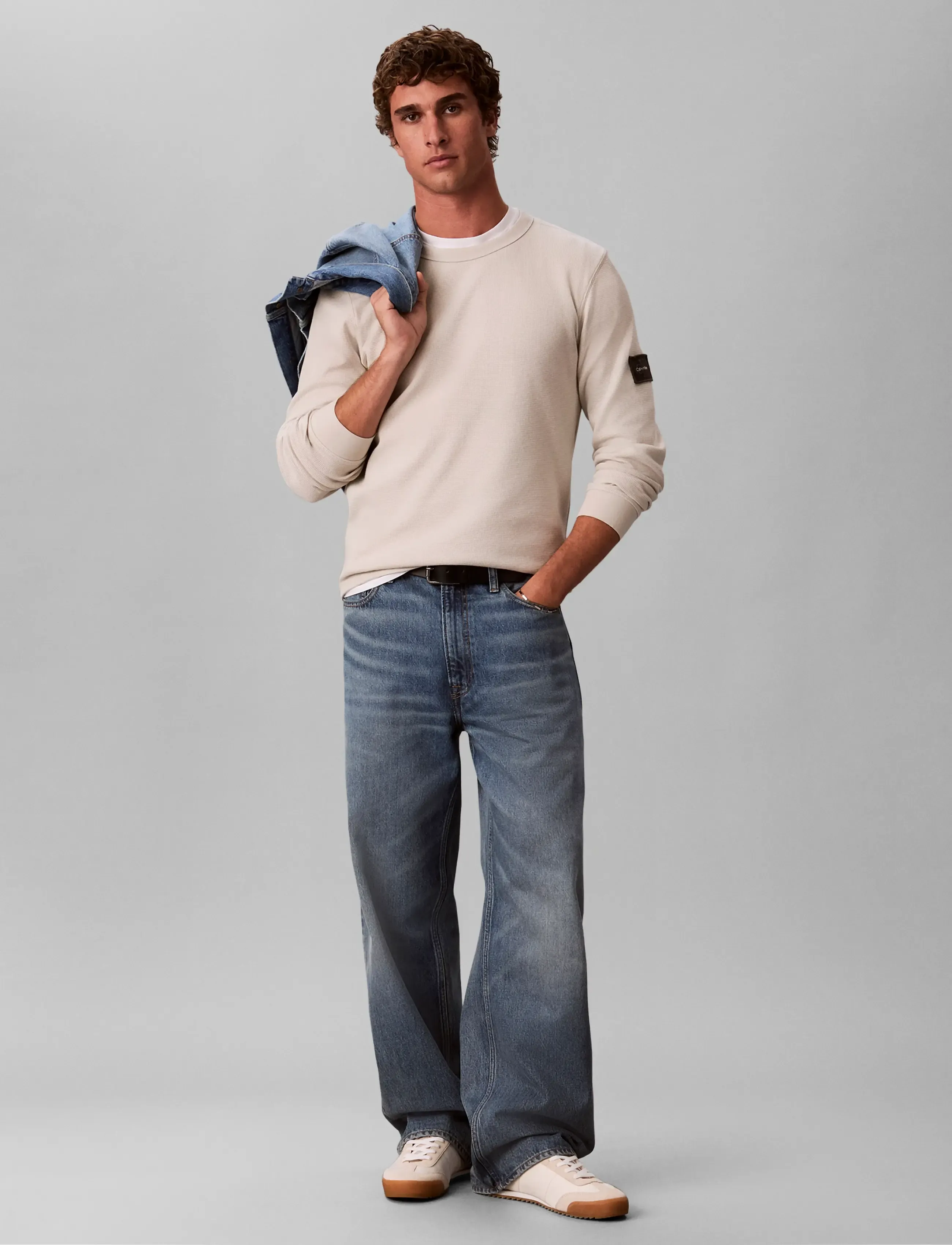 Calvin Klein Jeans LS WAFFLE BADGE CREWNK TEE - Shop by style - MOONSTRUCK / beige