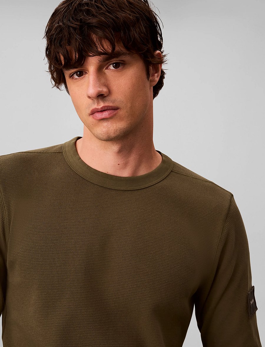Calvin Klein Jeans - LS WAFFLE BADGE CREWNK TEE - langärmelige t-shirts - olive night - 4