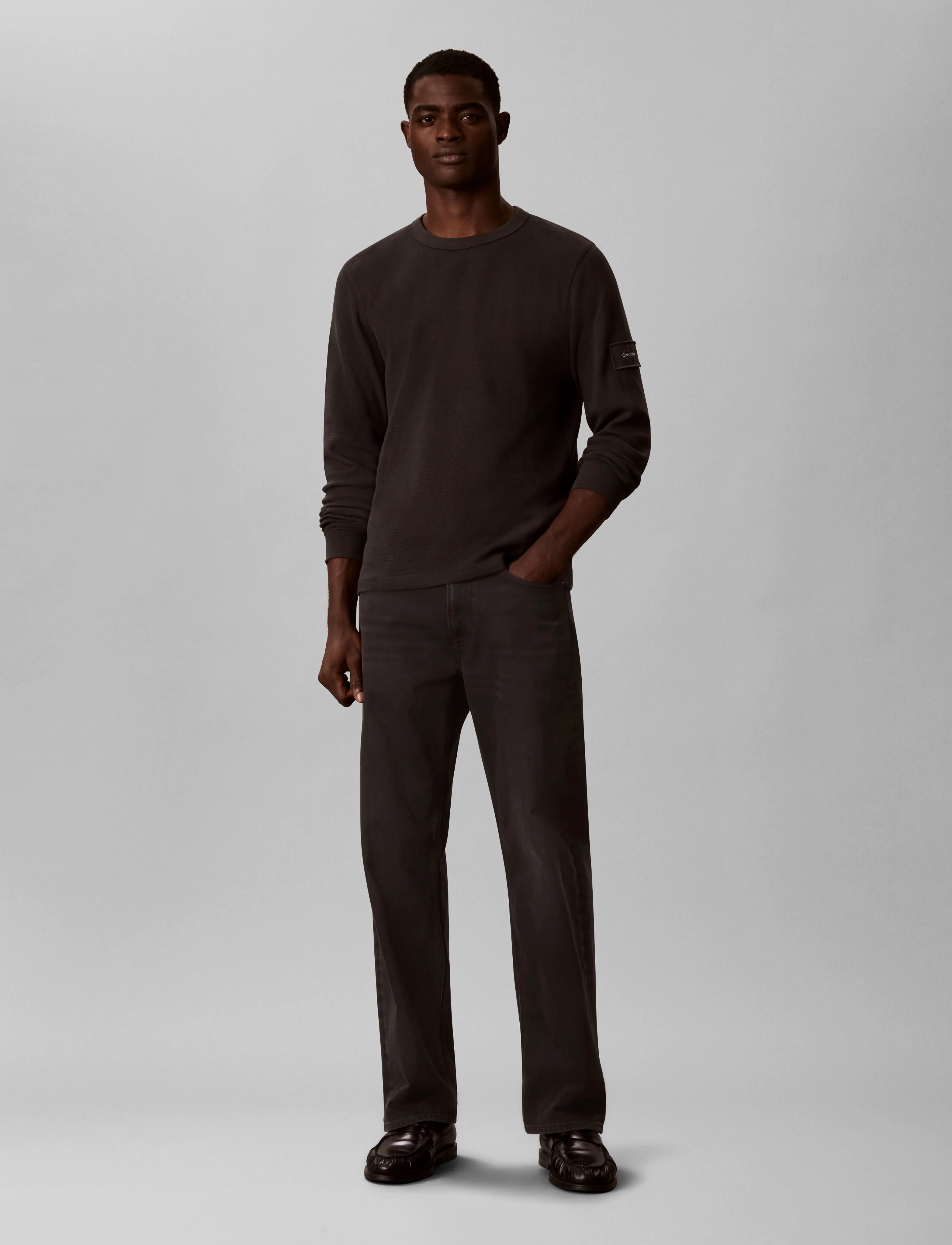 Calvin Klein Jeans LS WAFFLE BADGE CREWNK TEE - Calvin Klein Jeans - PIRATE BLACK / black