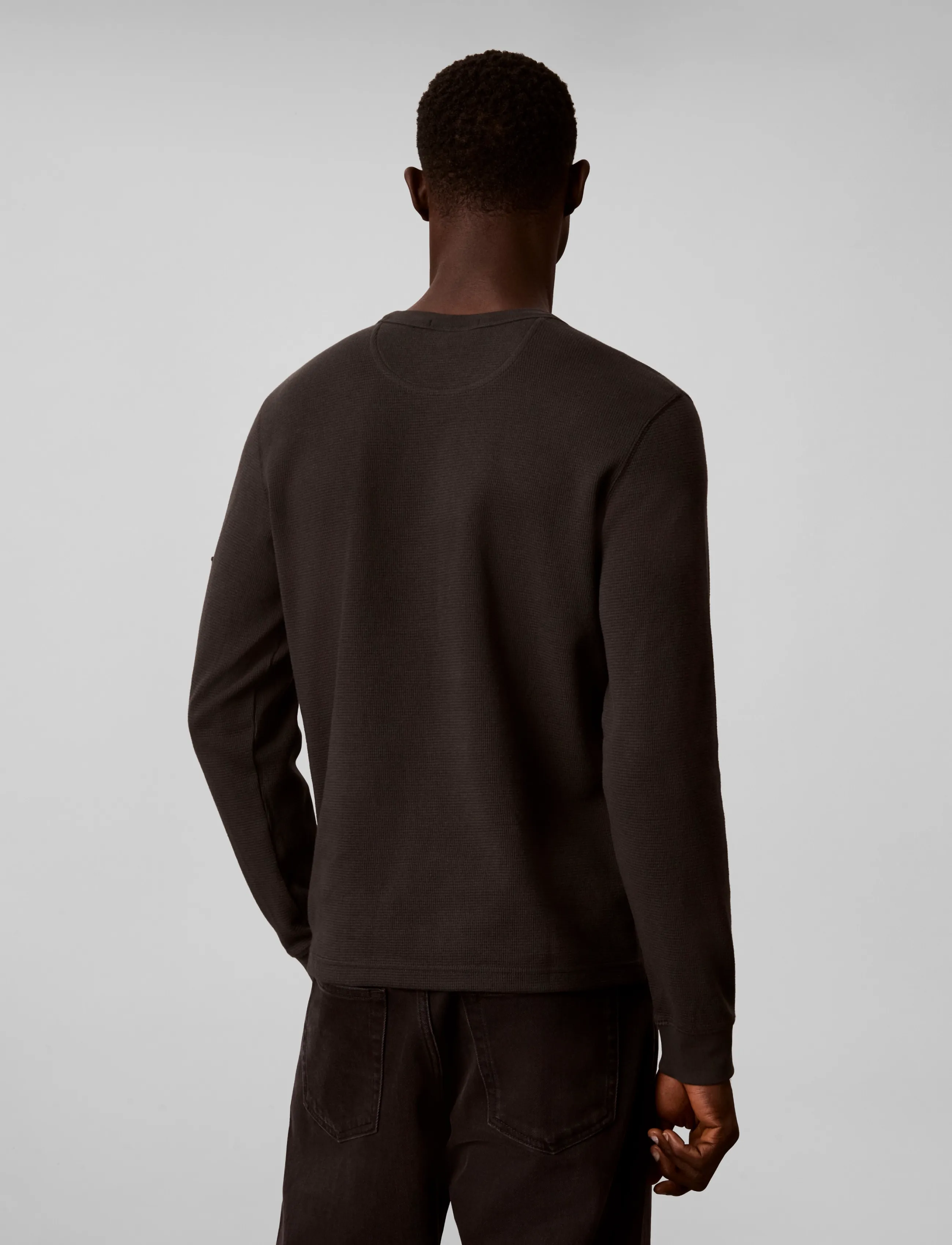Calvin Klein Jeans - LS WAFFLE BADGE CREWNK TEE - langärmelige t-shirts - pirate black - 2