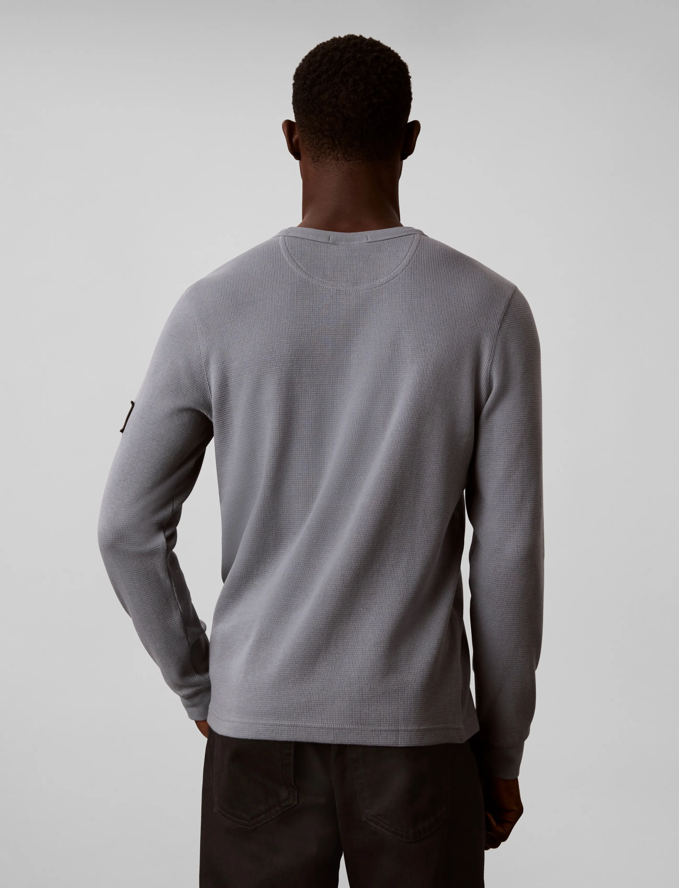 Calvin Klein Jeans - LS WAFFLE BADGE CREWNK TEE - langärmelige t-shirts - steel gray - 2