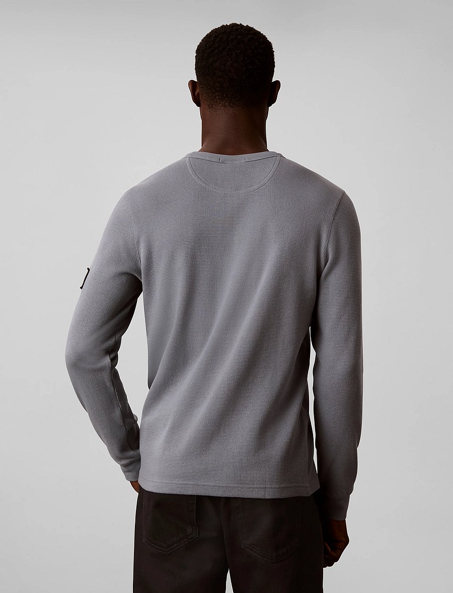 Calvin Klein Jeans - LS WAFFLE BADGE CREWNK TEE - langärmelige t-shirts - steel gray - 2