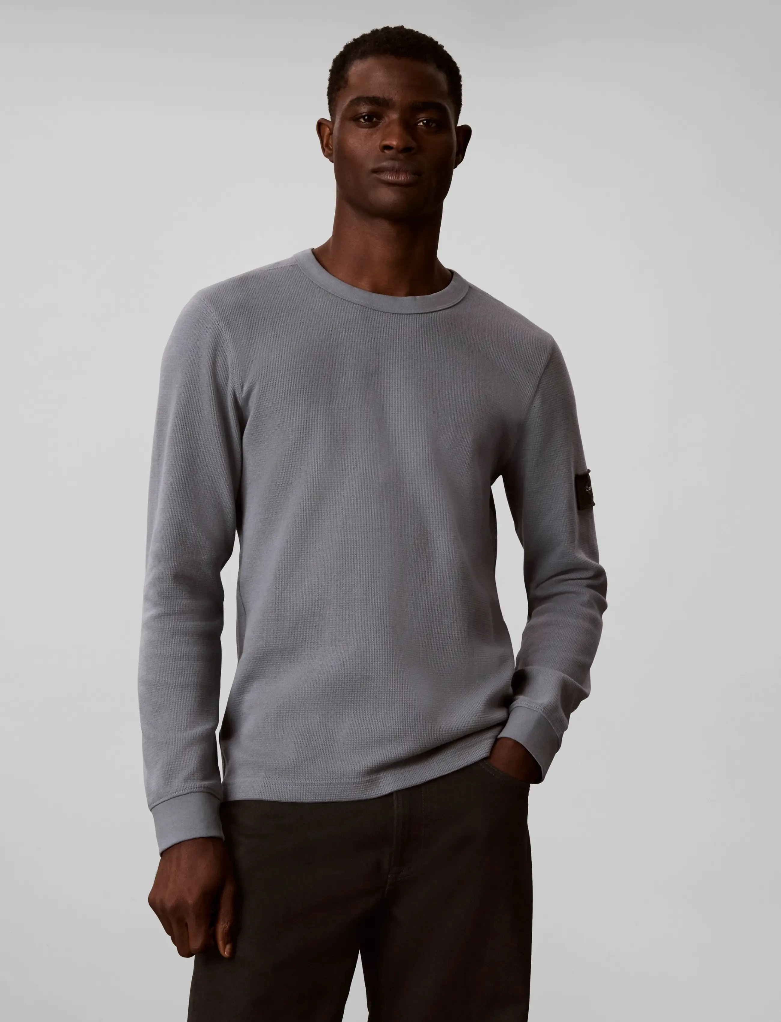 Calvin Klein Jeans - LS WAFFLE BADGE CREWNK TEE - langärmelige t-shirts - steel gray - 3