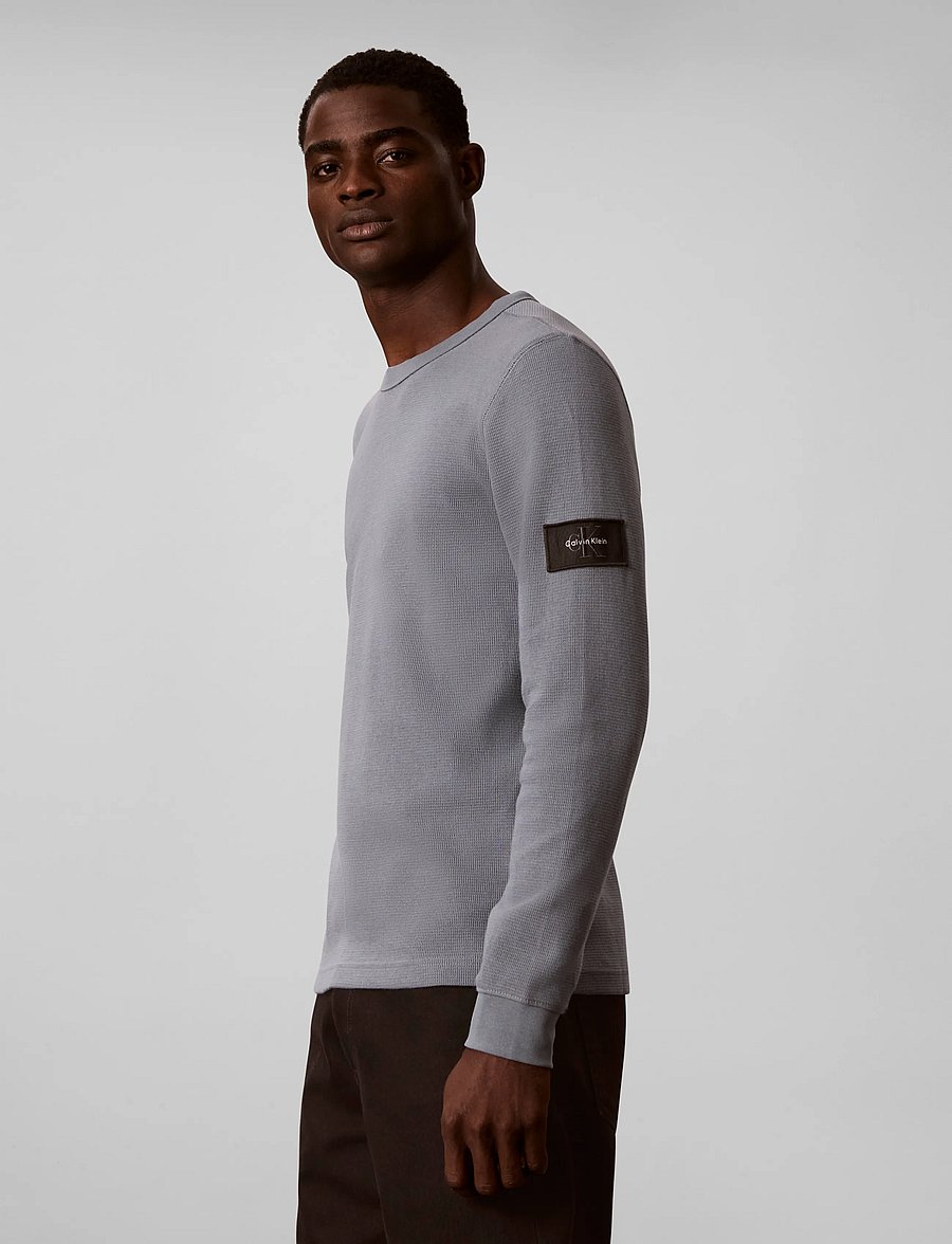 Calvin Klein Jeans - LS WAFFLE BADGE CREWNK TEE - langärmelige t-shirts - steel gray - 5