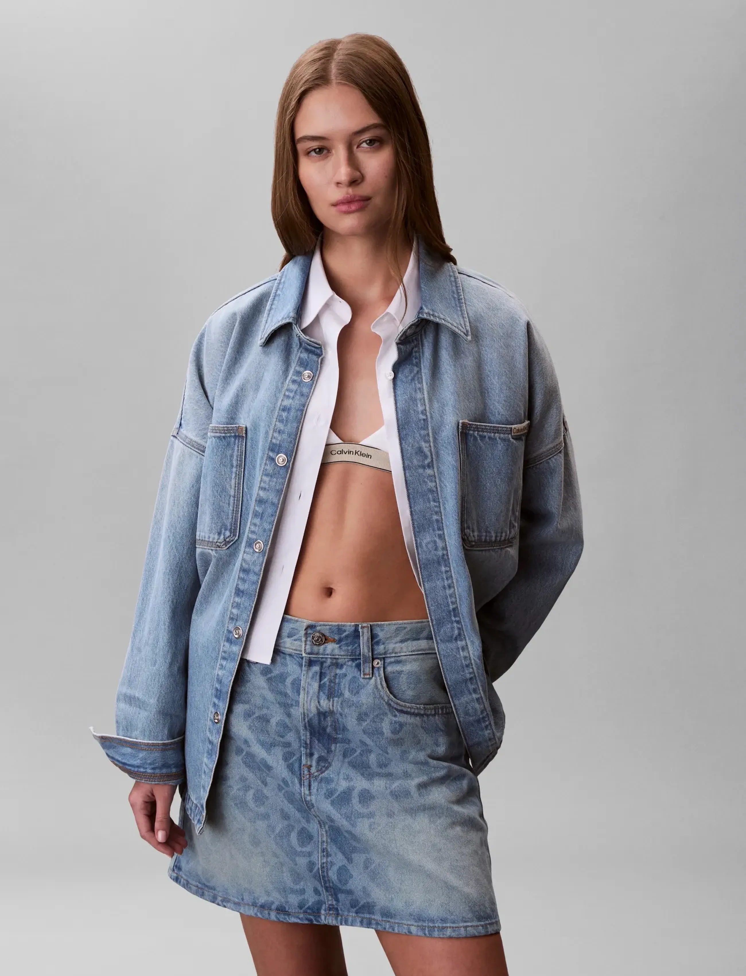 Calvin Klein Jeans - 90S MINI SKIRT AOP LT PLAYBILL - jupes en jeans - lt playbill - 3