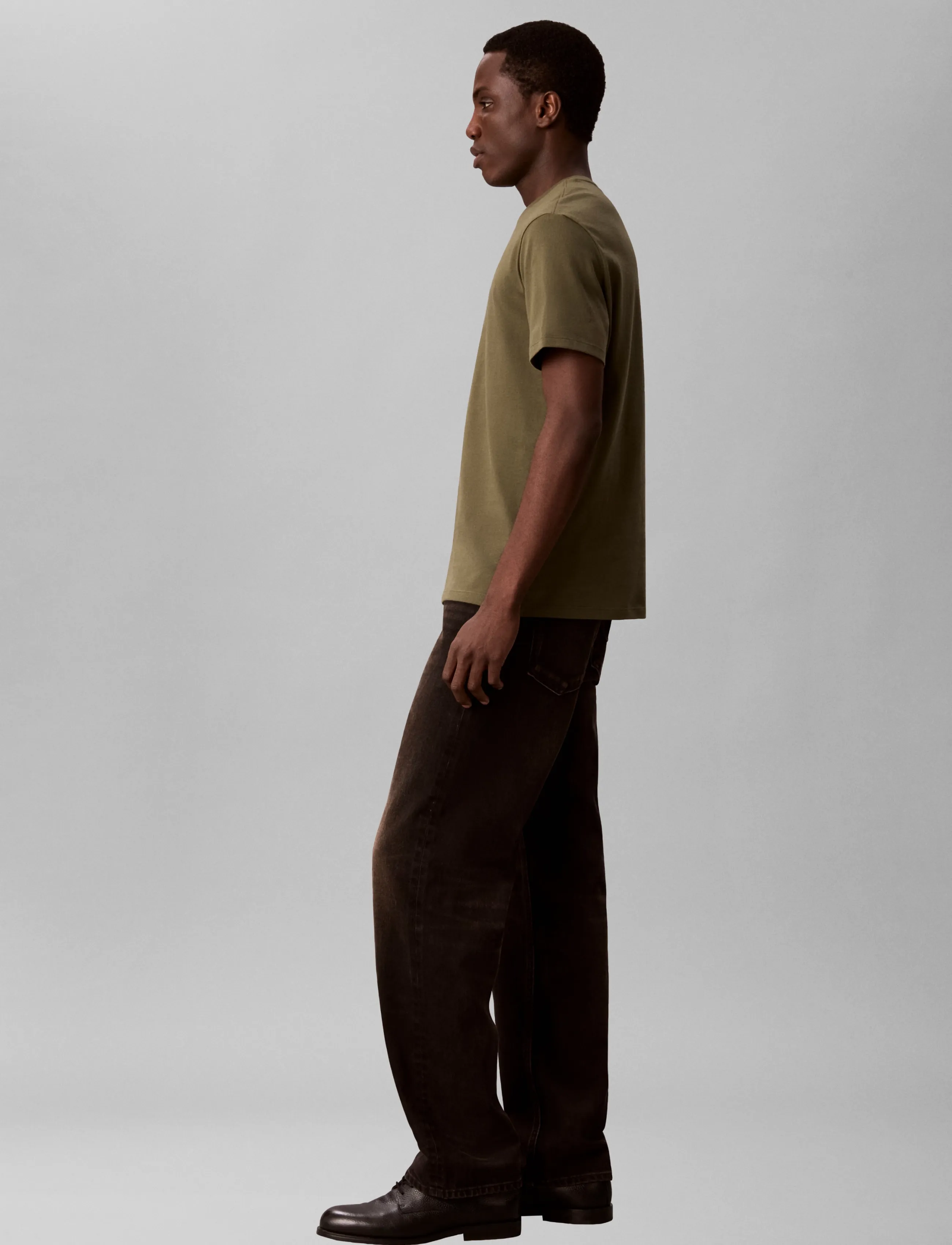 Calvin Klein Jeans - SS CLASSIC MONOGRAM TEE - kurzärmelige t-shirts - olive night - 5