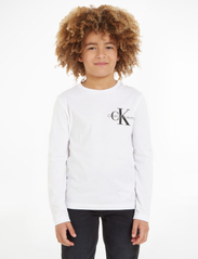 Calvin Klein - CHEST MONOGRAM LS TOP - pitkähihaiset t-paidat - bright white - 3