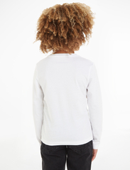 Calvin Klein - CHEST MONOGRAM LS TOP - långärmade t-shirts - bright white - 4